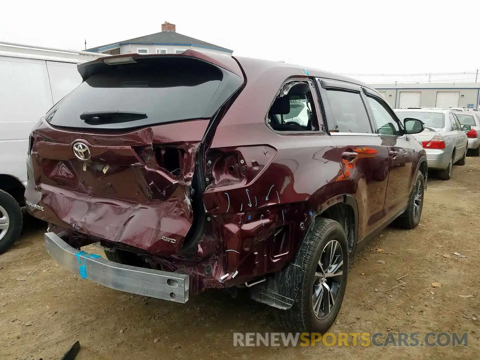 4 Photograph of a damaged car 5TDBZRFH8KS968816 TOYOTA HIGHLANDER 2019