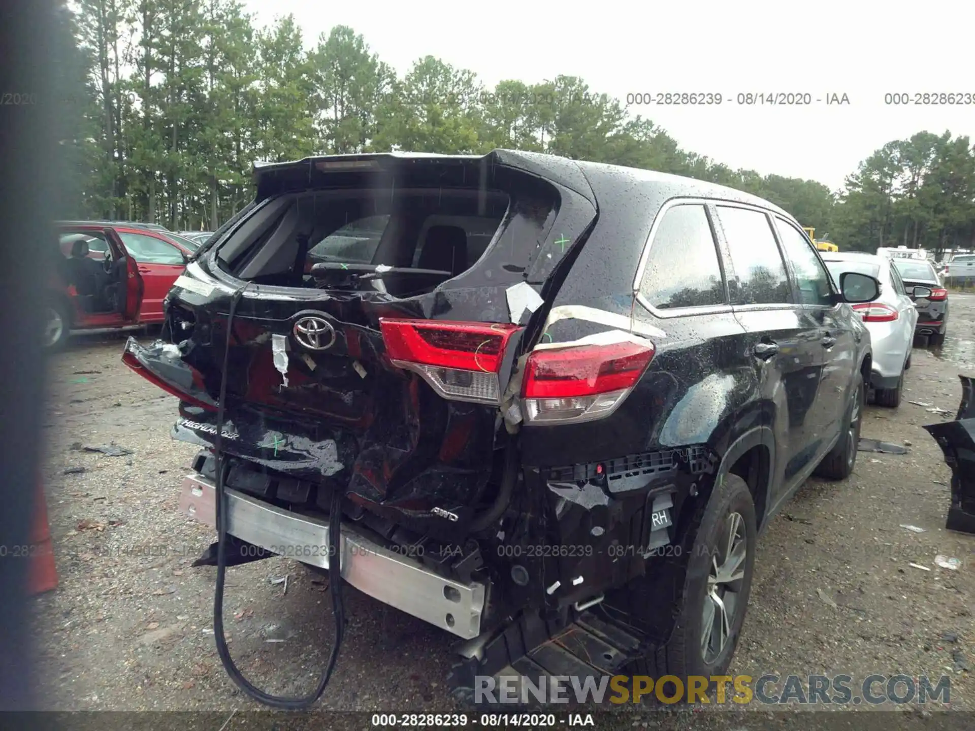 4 Photograph of a damaged car 5TDBZRFH8KS969299 TOYOTA HIGHLANDER 2019