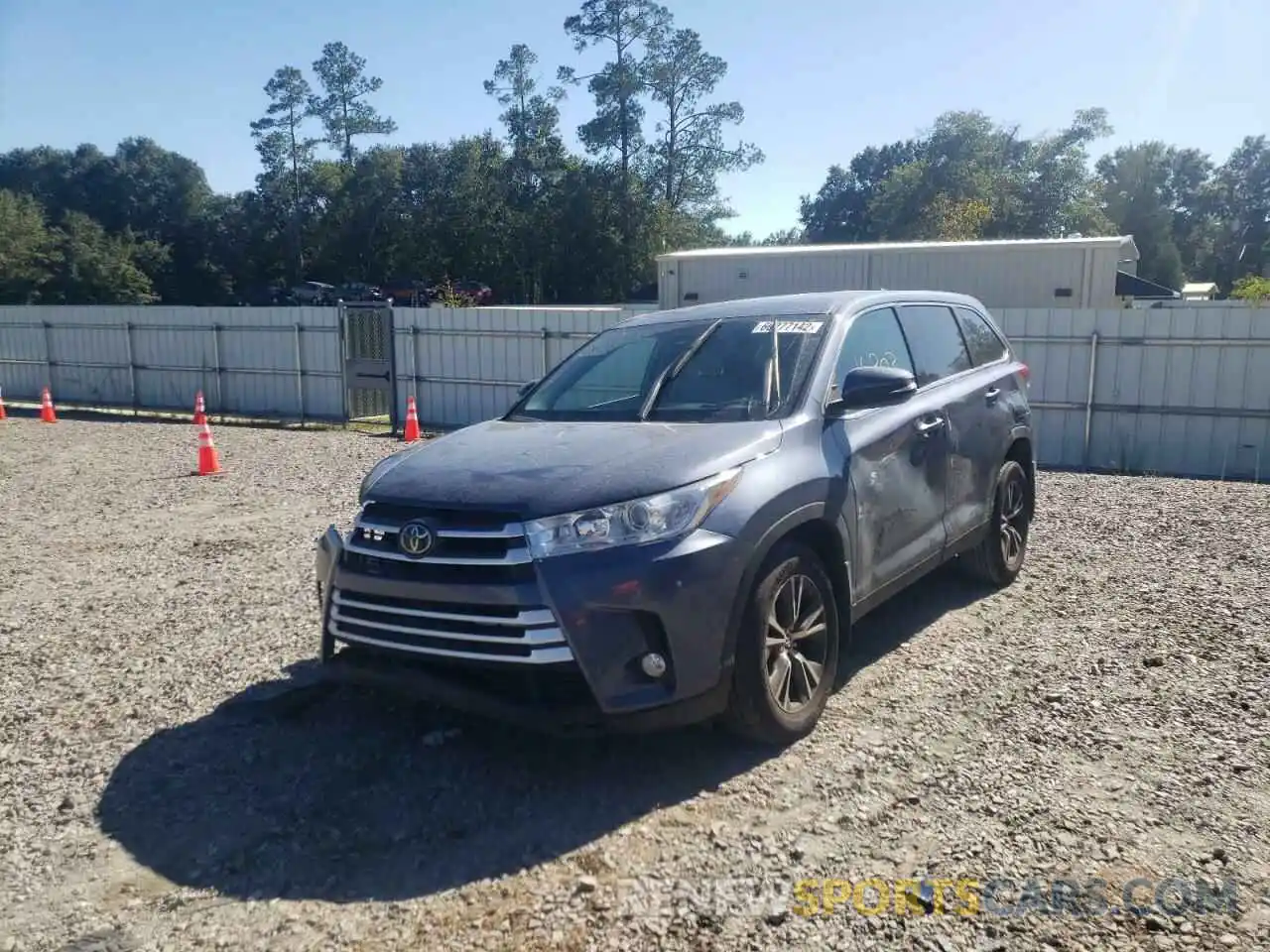 2 Photograph of a damaged car 5TDBZRFH8KS973997 TOYOTA HIGHLANDER 2019