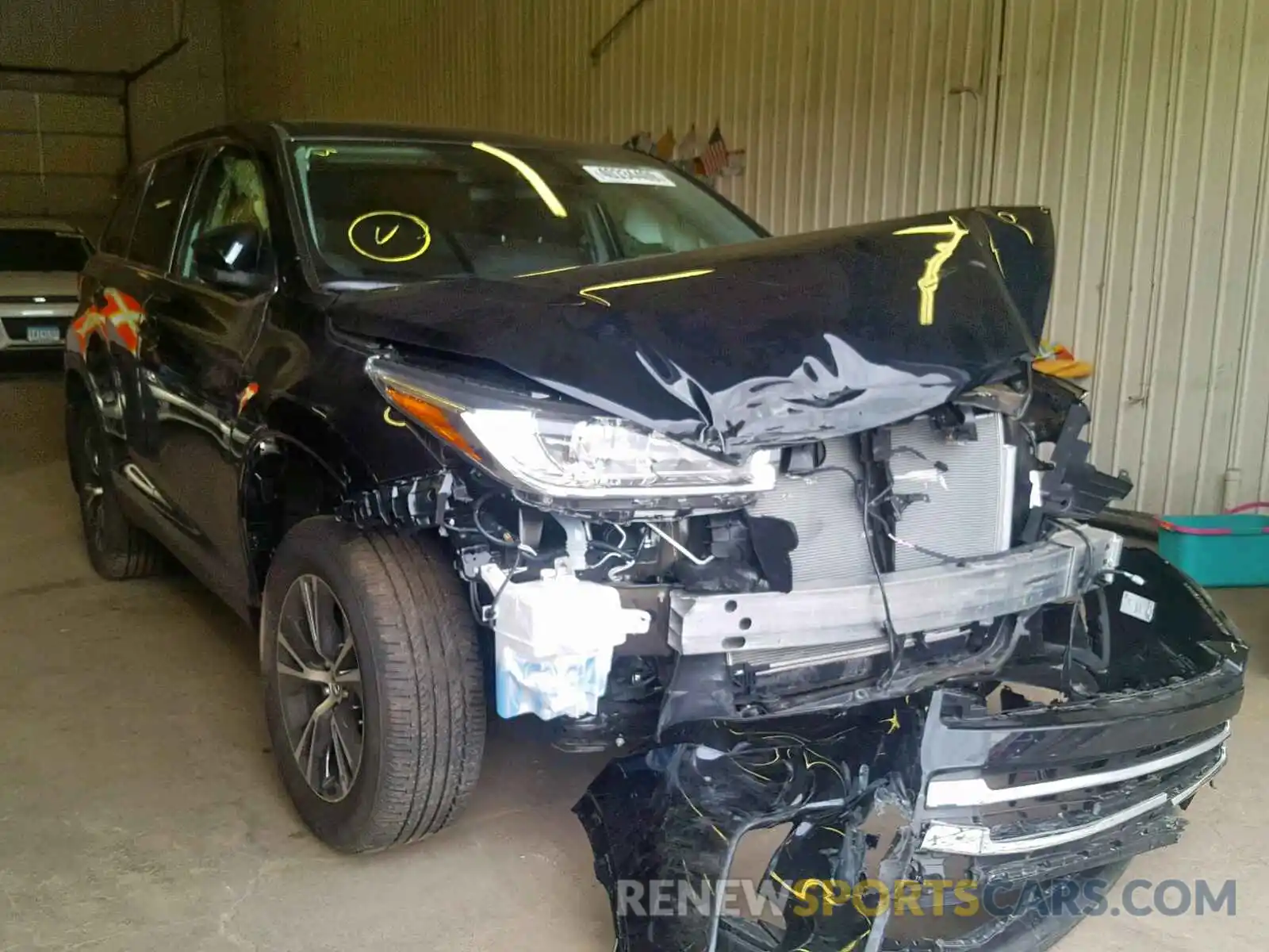 1 Photograph of a damaged car 5TDBZRFH8KS974647 TOYOTA HIGHLANDER 2019