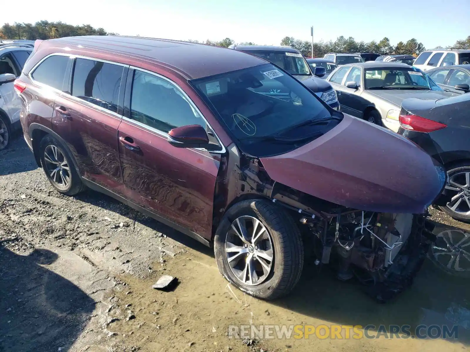 1 Photograph of a damaged car 5TDBZRFH8KS975247 TOYOTA HIGHLANDER 2019