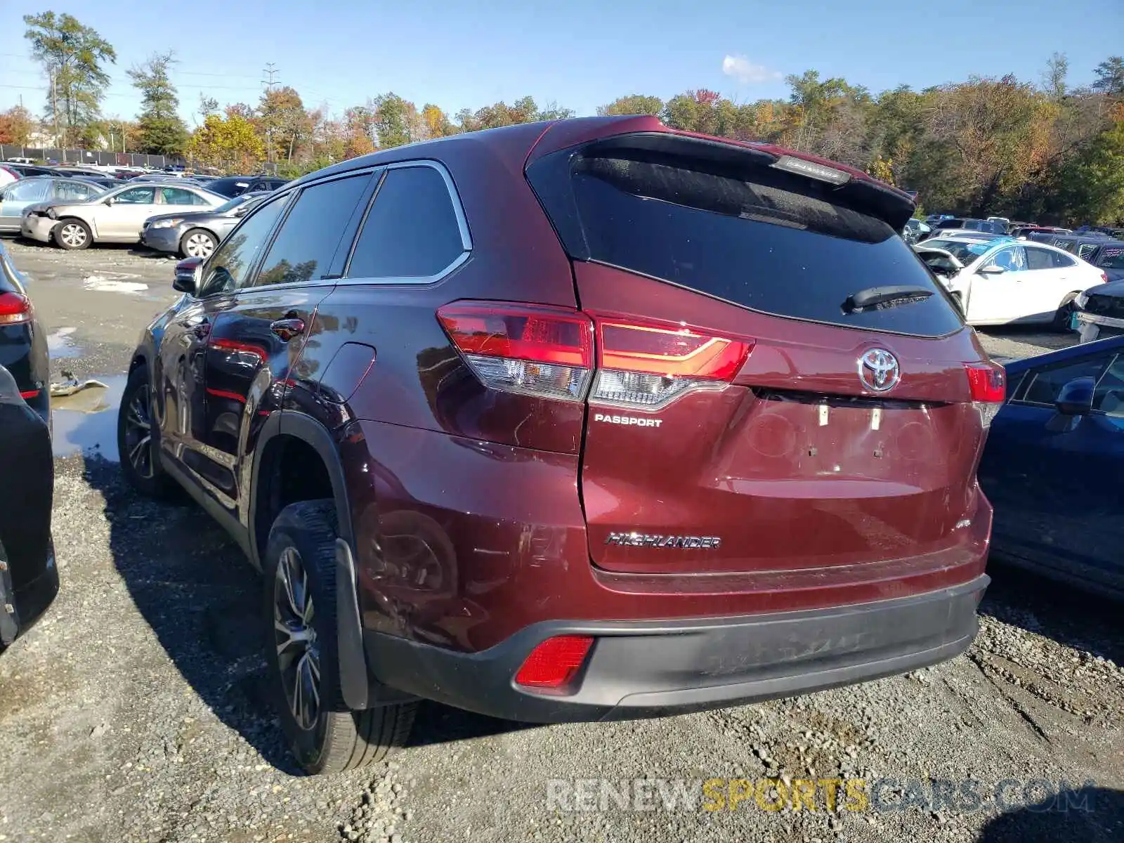 3 Photograph of a damaged car 5TDBZRFH8KS975247 TOYOTA HIGHLANDER 2019