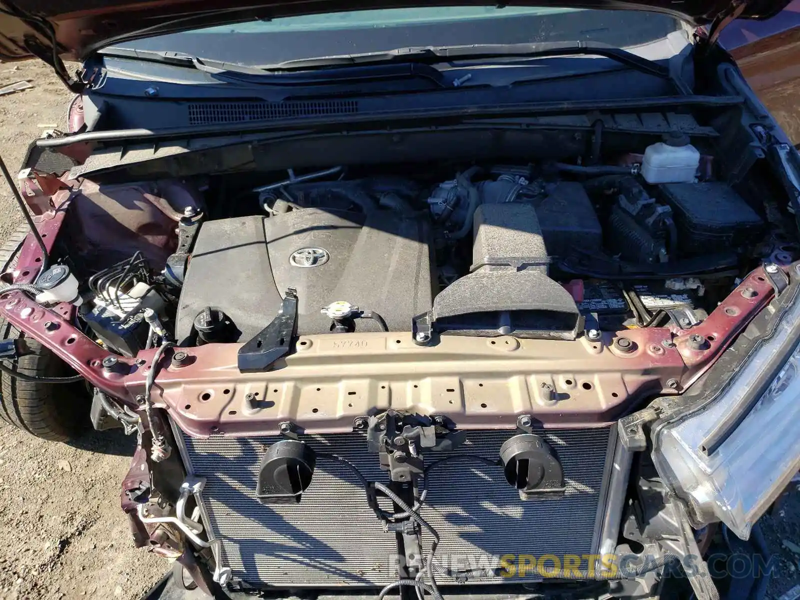 7 Photograph of a damaged car 5TDBZRFH8KS975247 TOYOTA HIGHLANDER 2019