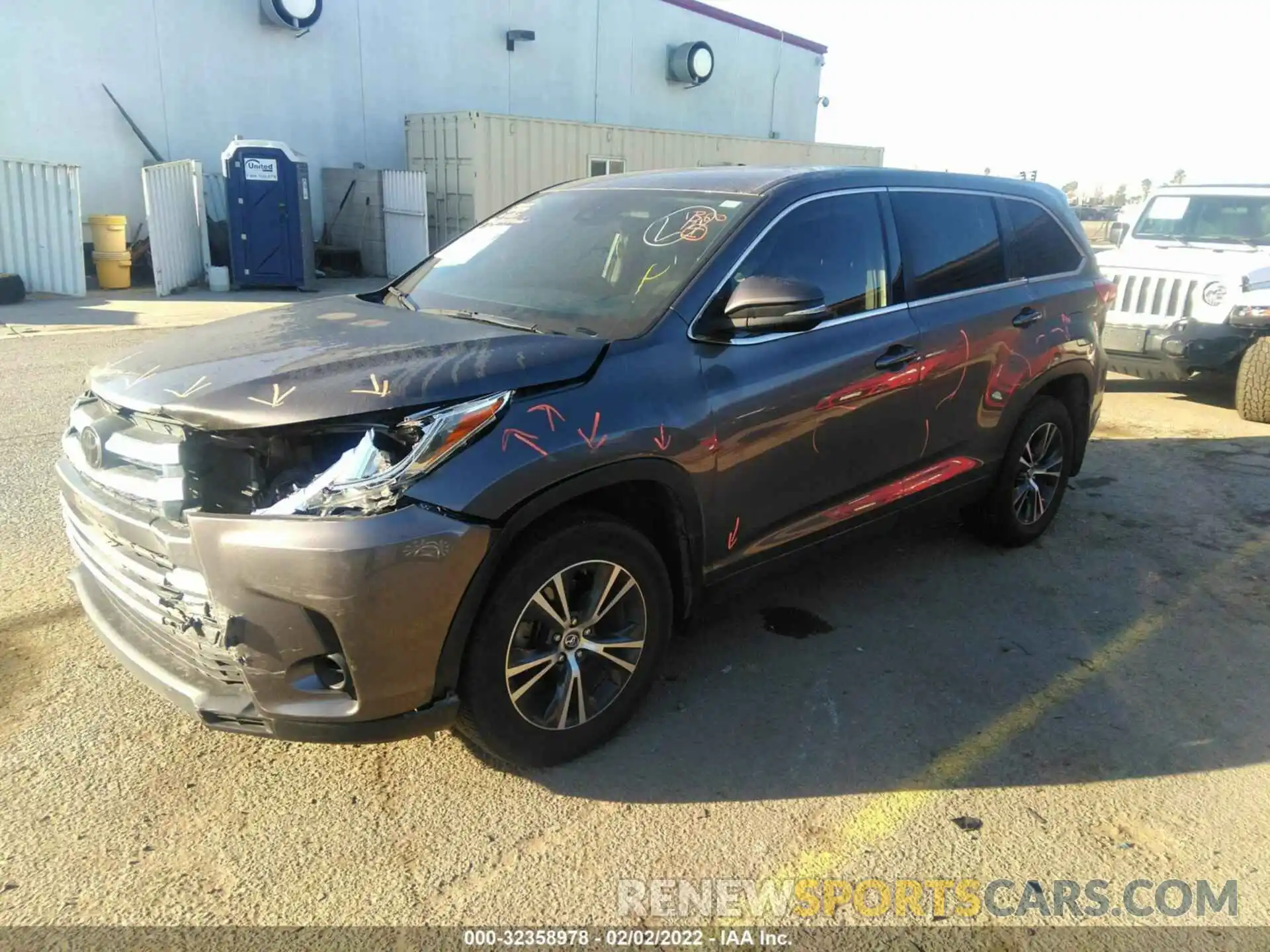 2 Photograph of a damaged car 5TDBZRFH8KS977578 TOYOTA HIGHLANDER 2019