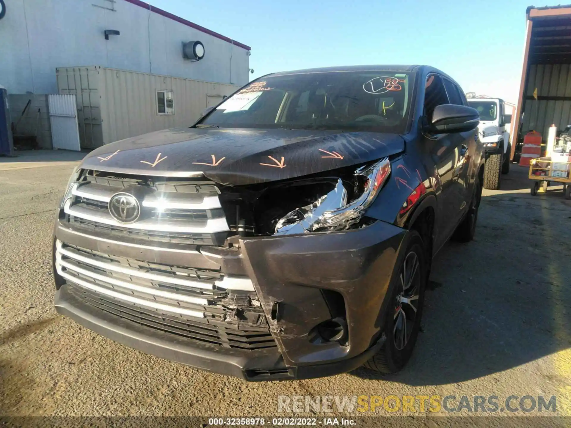 6 Photograph of a damaged car 5TDBZRFH8KS977578 TOYOTA HIGHLANDER 2019