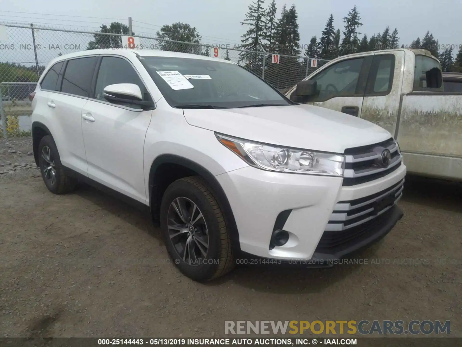 1 Photograph of a damaged car 5TDBZRFH8KS977905 TOYOTA HIGHLANDER 2019