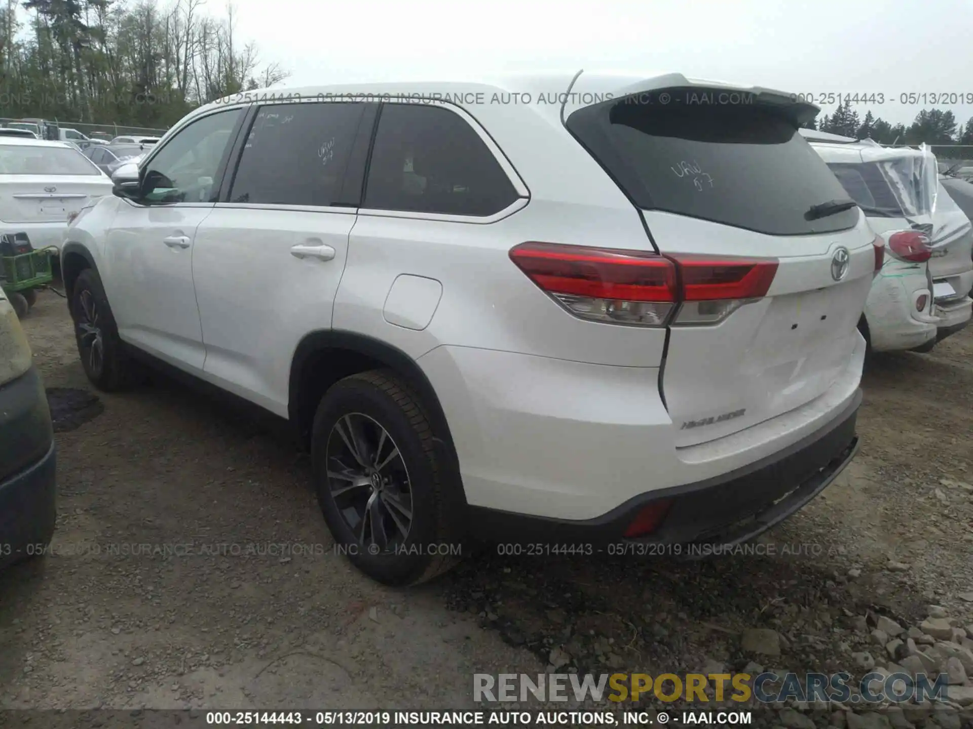 3 Фотография поврежденного автомобиля 5TDBZRFH8KS977905 TOYOTA HIGHLANDER 2019