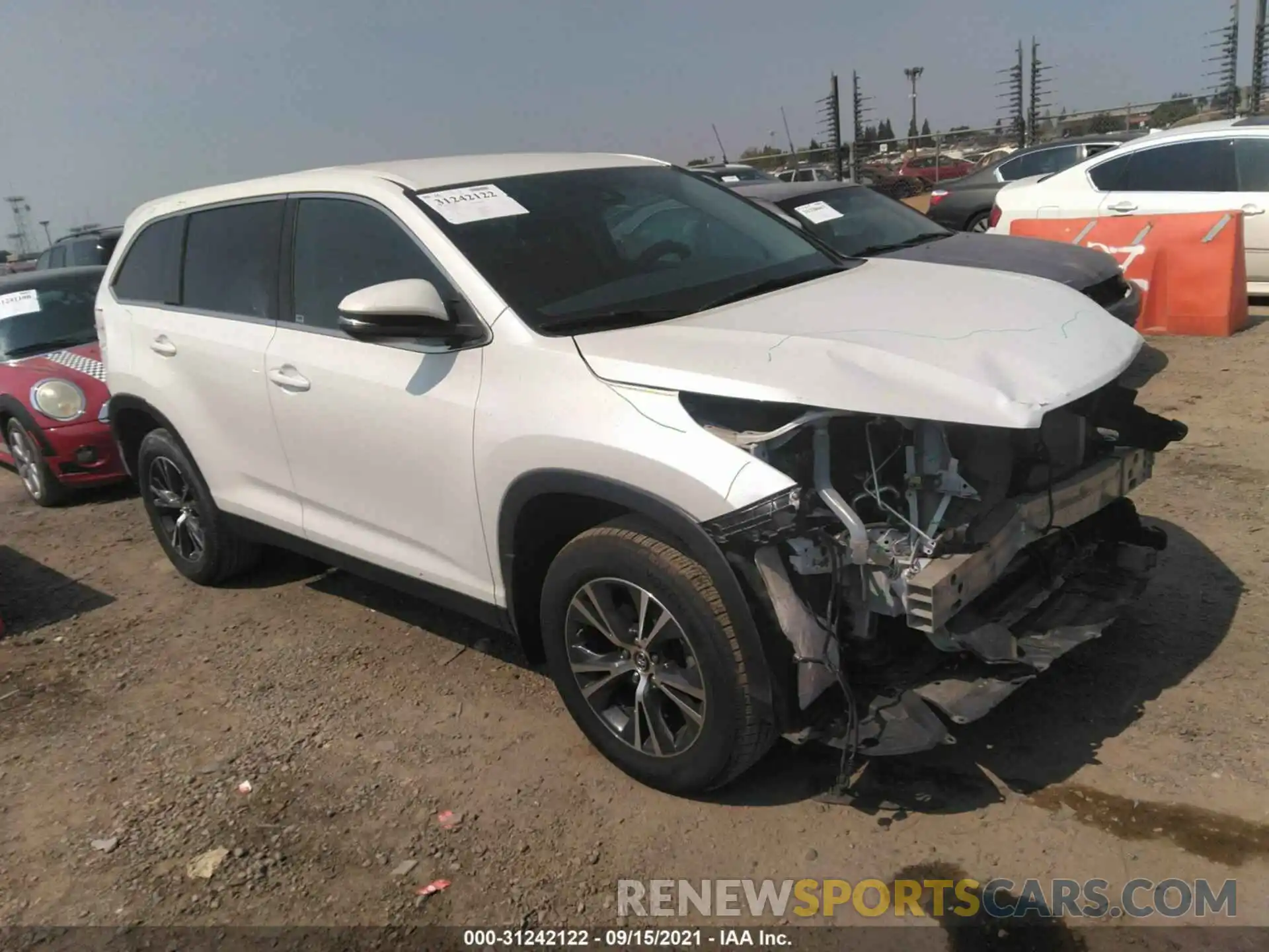 1 Photograph of a damaged car 5TDBZRFH8KS978178 TOYOTA HIGHLANDER 2019