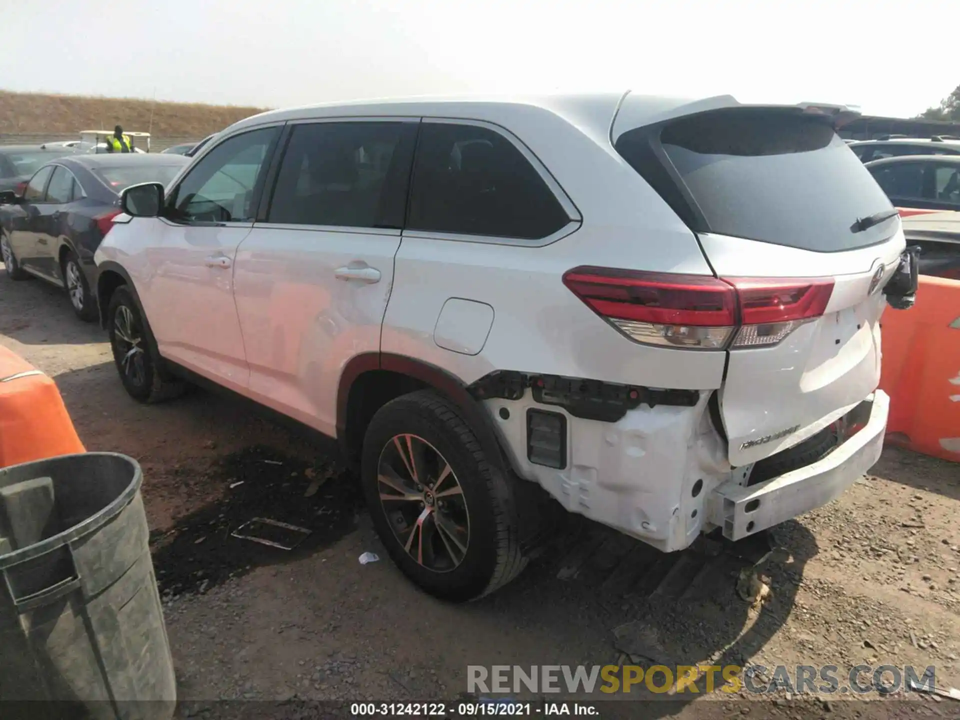 3 Photograph of a damaged car 5TDBZRFH8KS978178 TOYOTA HIGHLANDER 2019