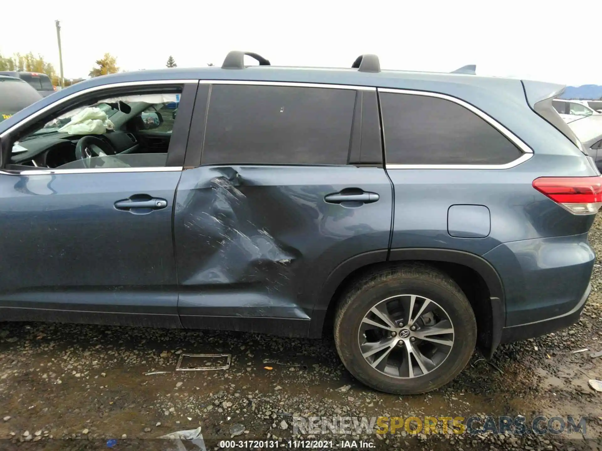 12 Photograph of a damaged car 5TDBZRFH8KS988421 TOYOTA HIGHLANDER 2019