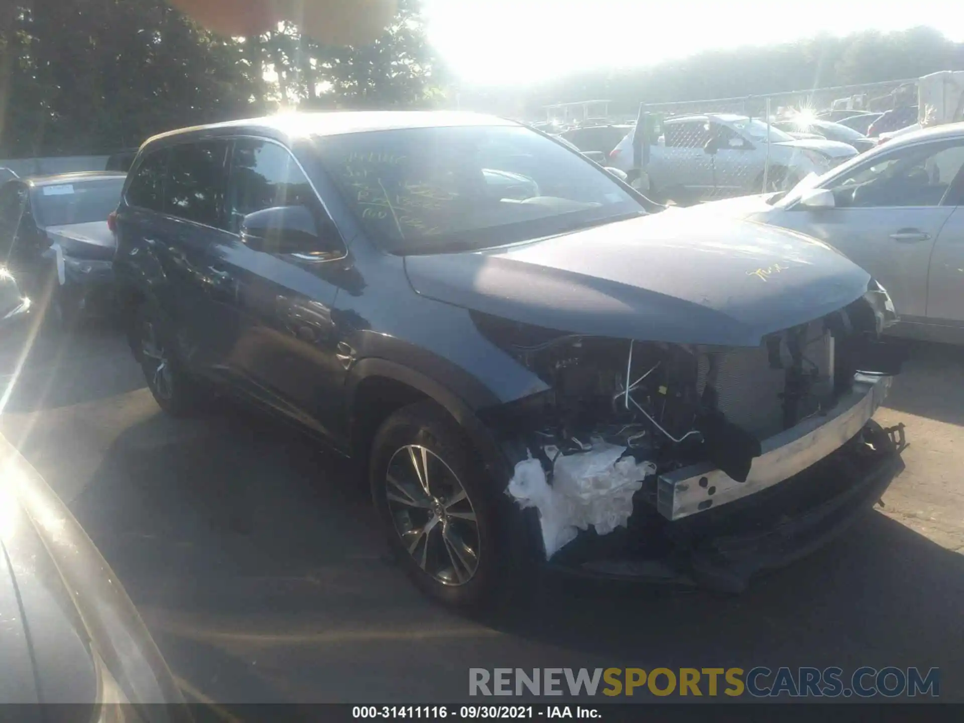 1 Photograph of a damaged car 5TDBZRFH8KS995143 TOYOTA HIGHLANDER 2019