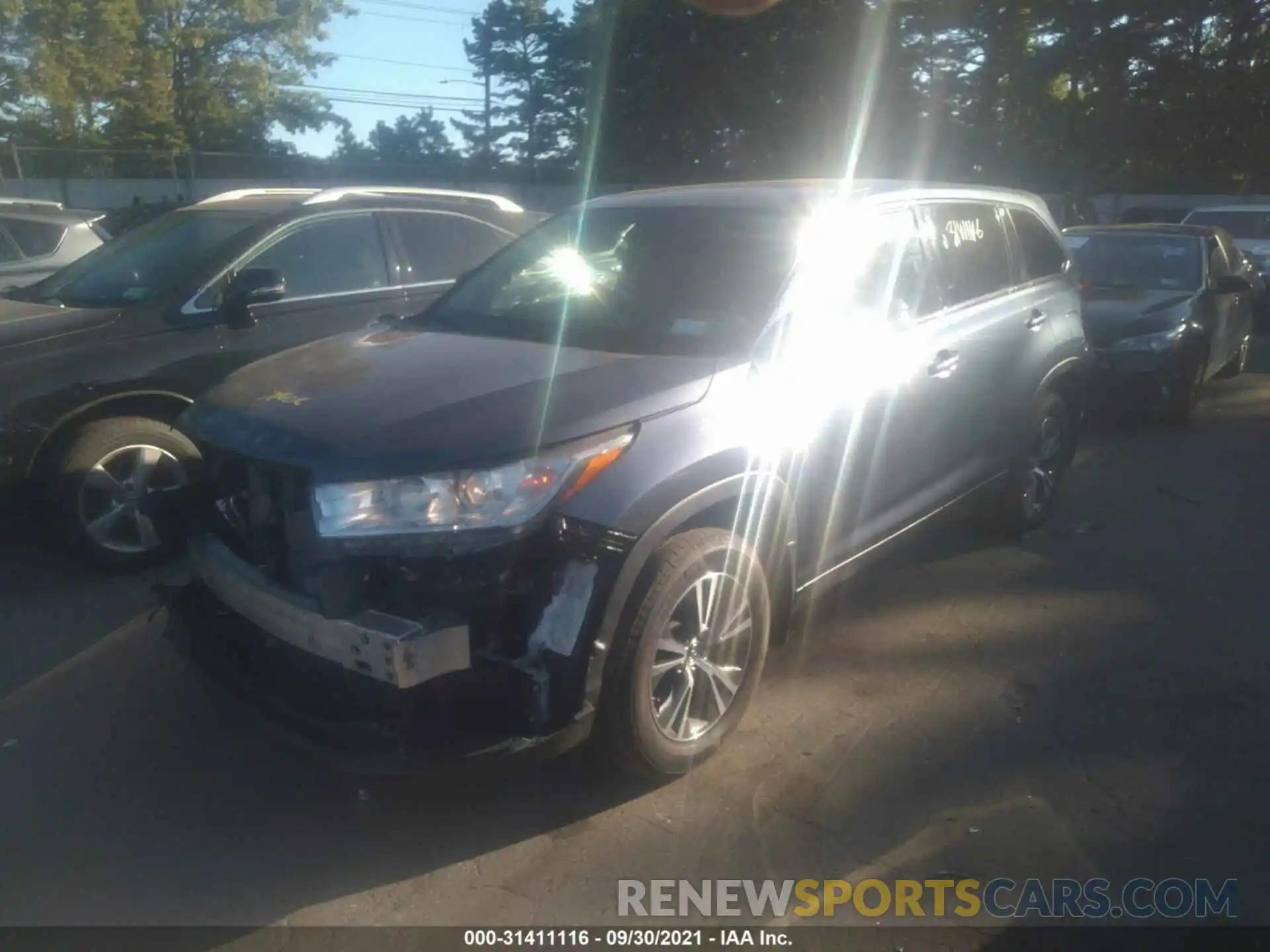 2 Photograph of a damaged car 5TDBZRFH8KS995143 TOYOTA HIGHLANDER 2019