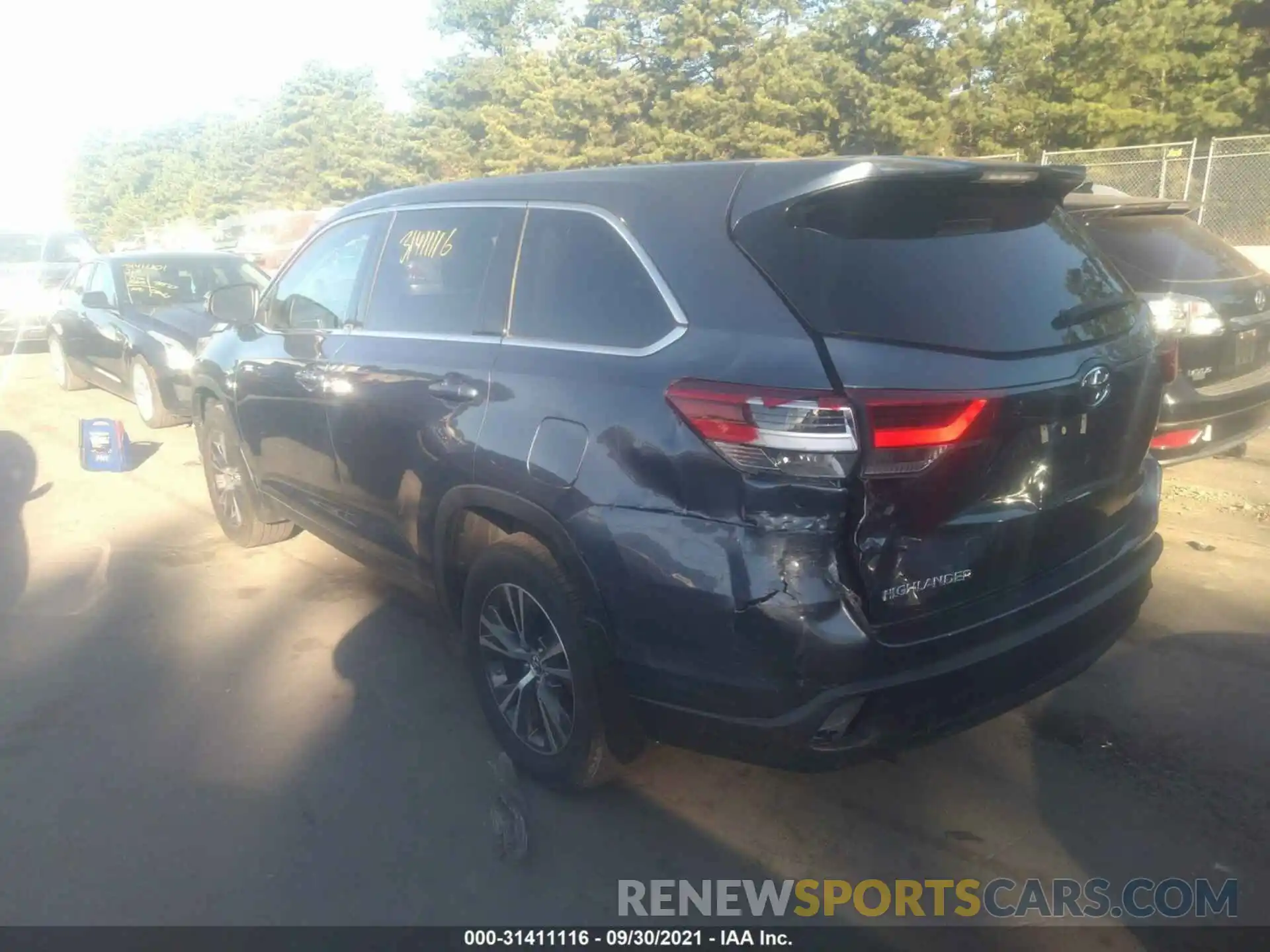 3 Photograph of a damaged car 5TDBZRFH8KS995143 TOYOTA HIGHLANDER 2019