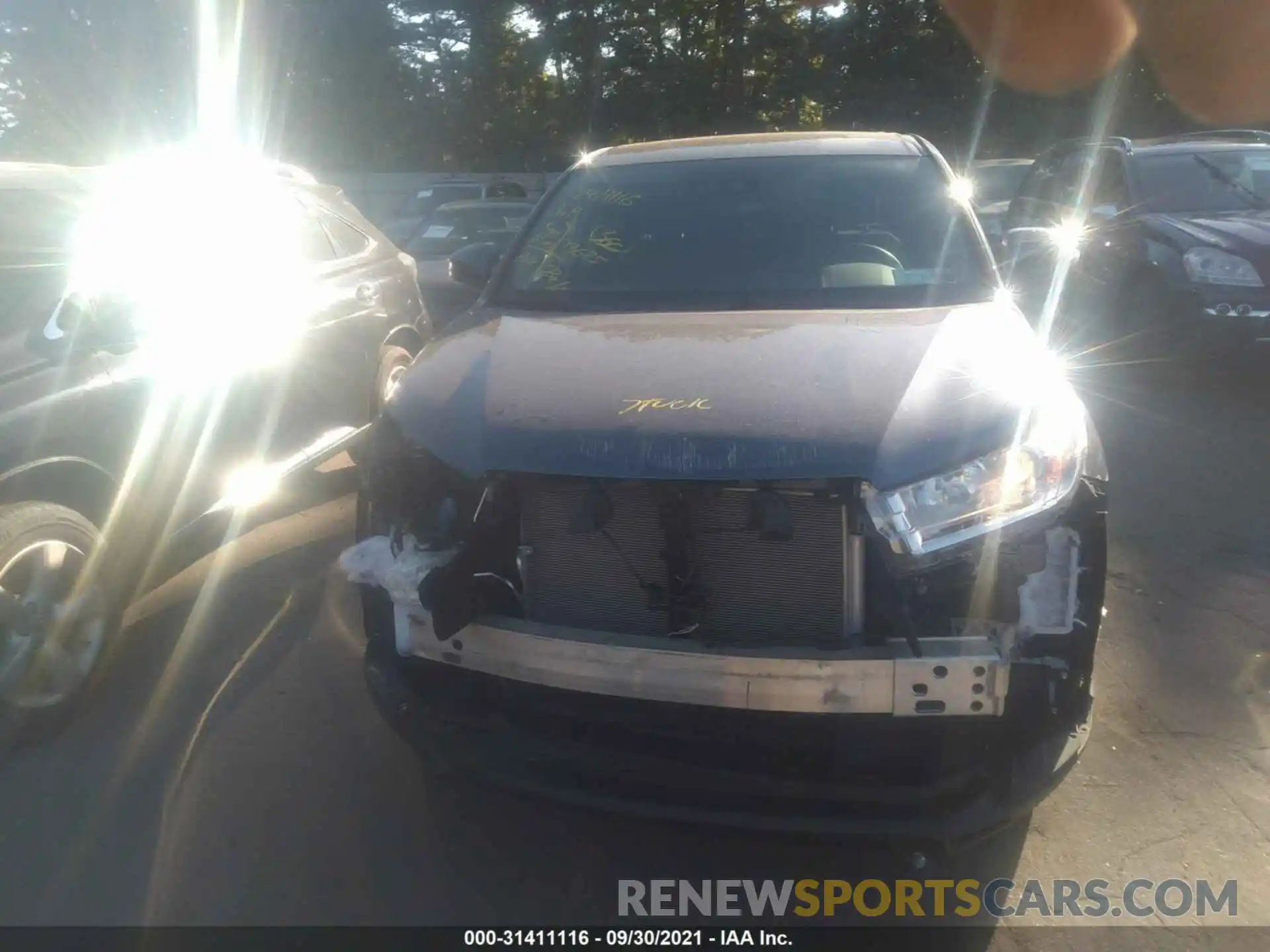 6 Photograph of a damaged car 5TDBZRFH8KS995143 TOYOTA HIGHLANDER 2019