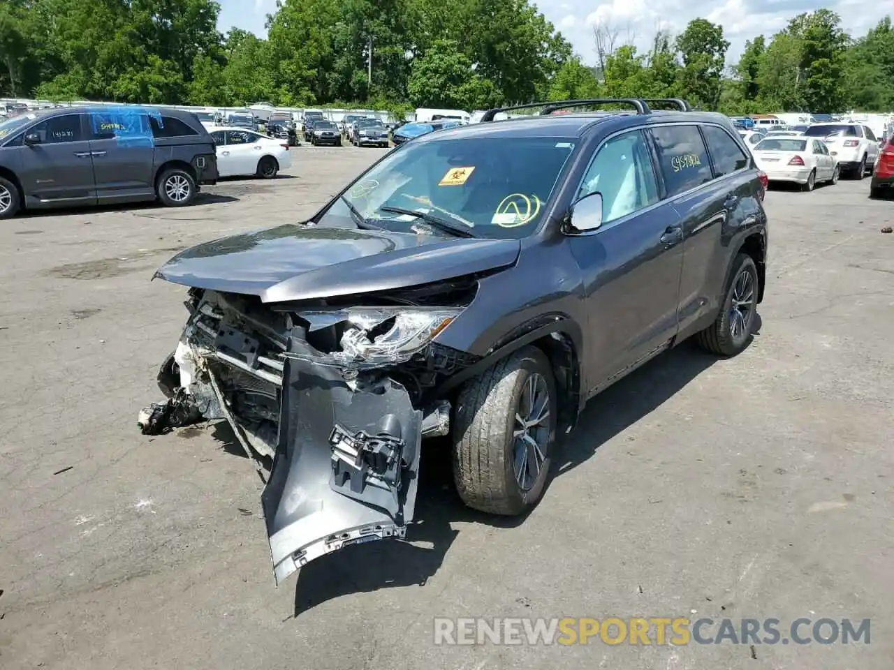 2 Photograph of a damaged car 5TDBZRFH9KS709249 TOYOTA HIGHLANDER 2019