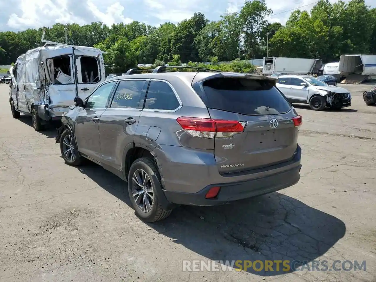 3 Photograph of a damaged car 5TDBZRFH9KS709249 TOYOTA HIGHLANDER 2019