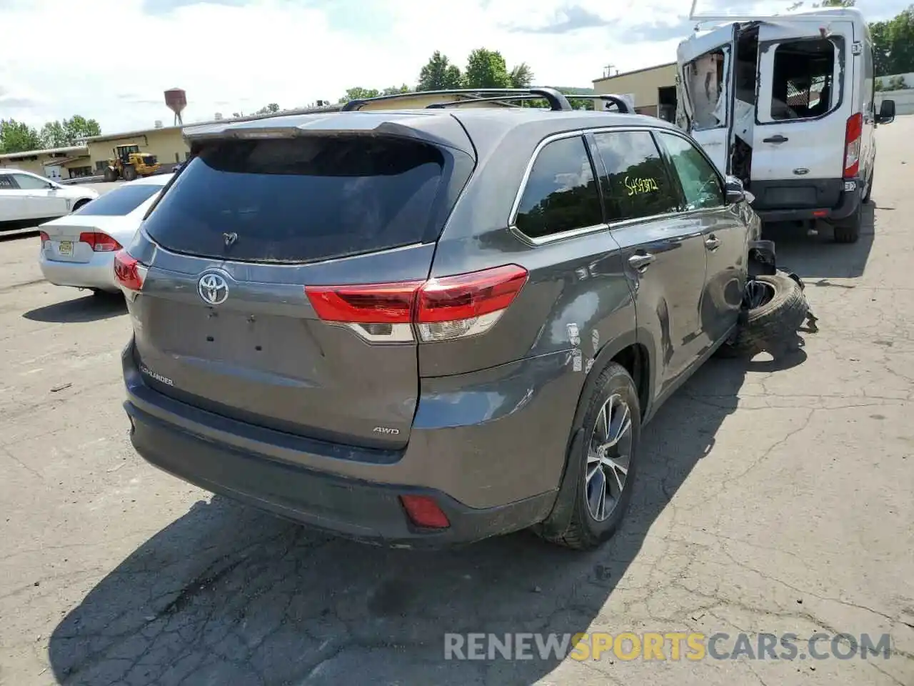 4 Photograph of a damaged car 5TDBZRFH9KS709249 TOYOTA HIGHLANDER 2019