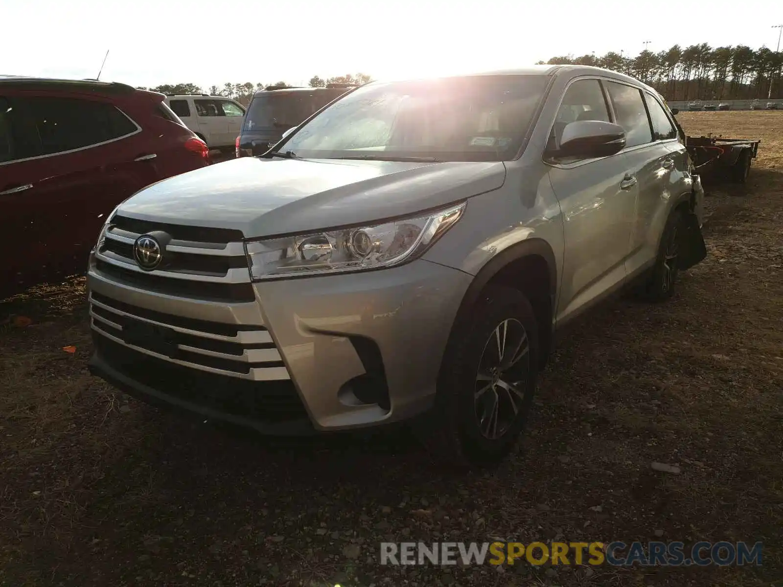 2 Photograph of a damaged car 5TDBZRFH9KS709719 TOYOTA HIGHLANDER 2019