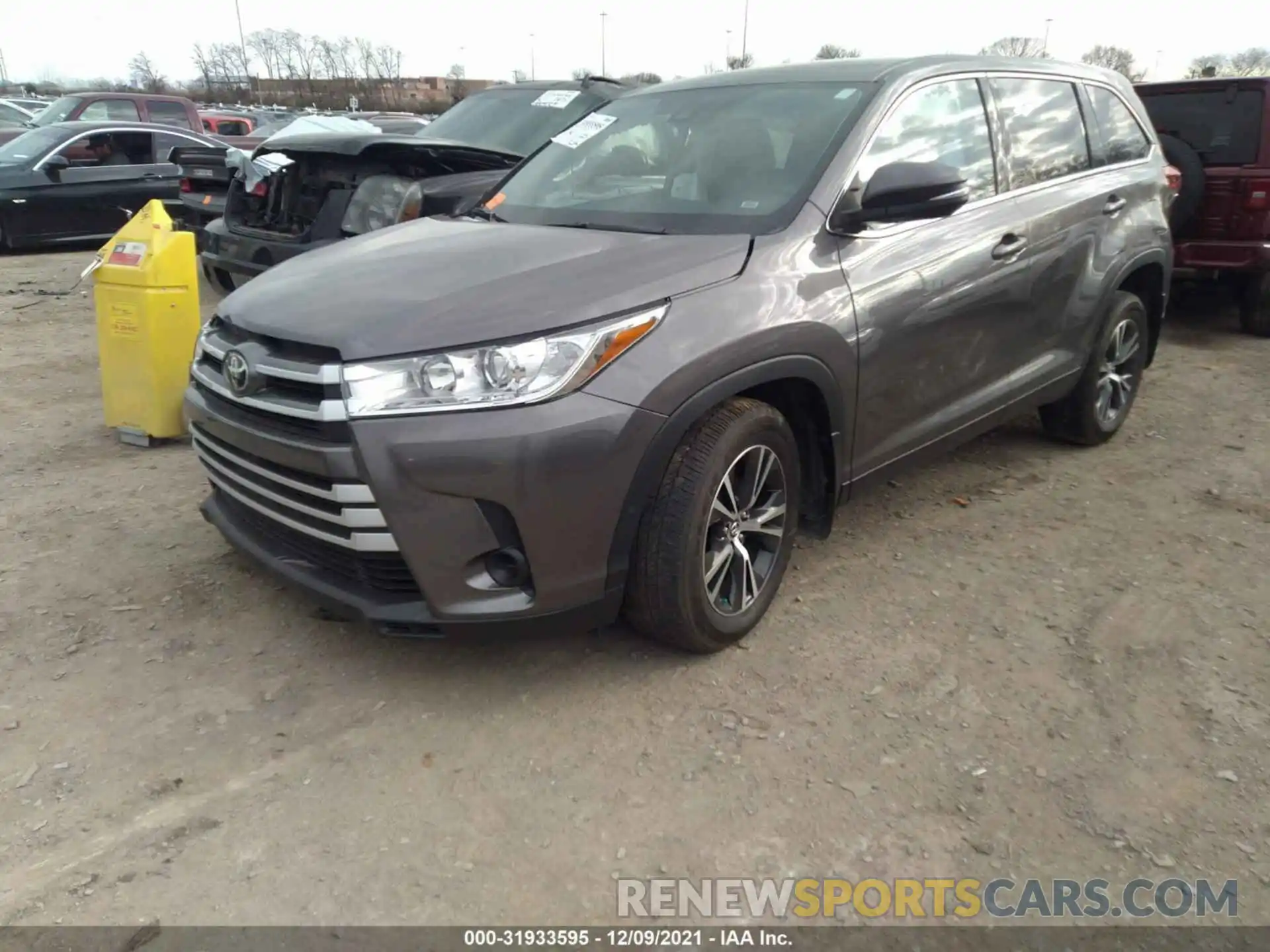 2 Photograph of a damaged car 5TDBZRFH9KS710126 TOYOTA HIGHLANDER 2019