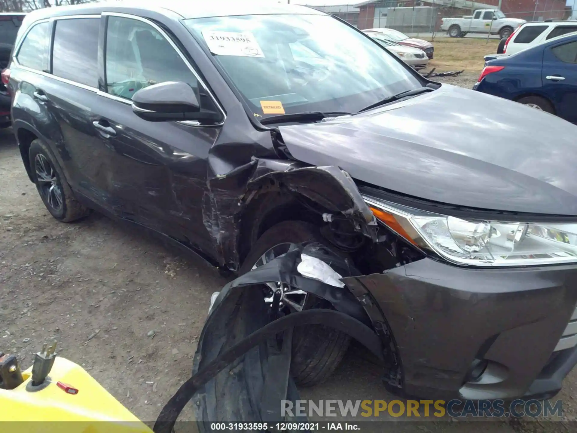 6 Photograph of a damaged car 5TDBZRFH9KS710126 TOYOTA HIGHLANDER 2019