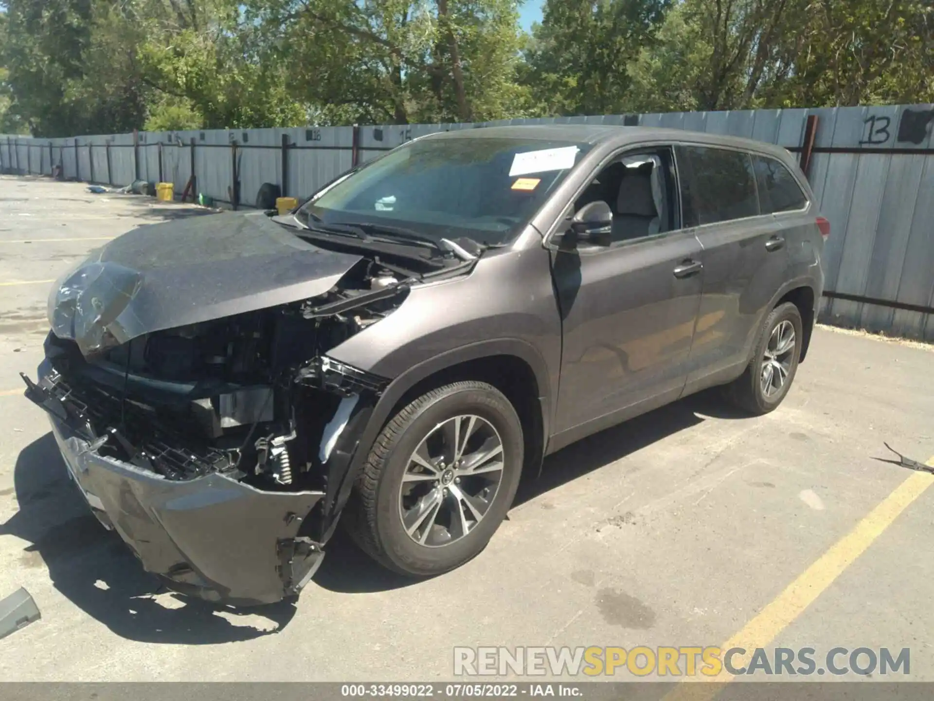 2 Photograph of a damaged car 5TDBZRFH9KS731025 TOYOTA HIGHLANDER 2019