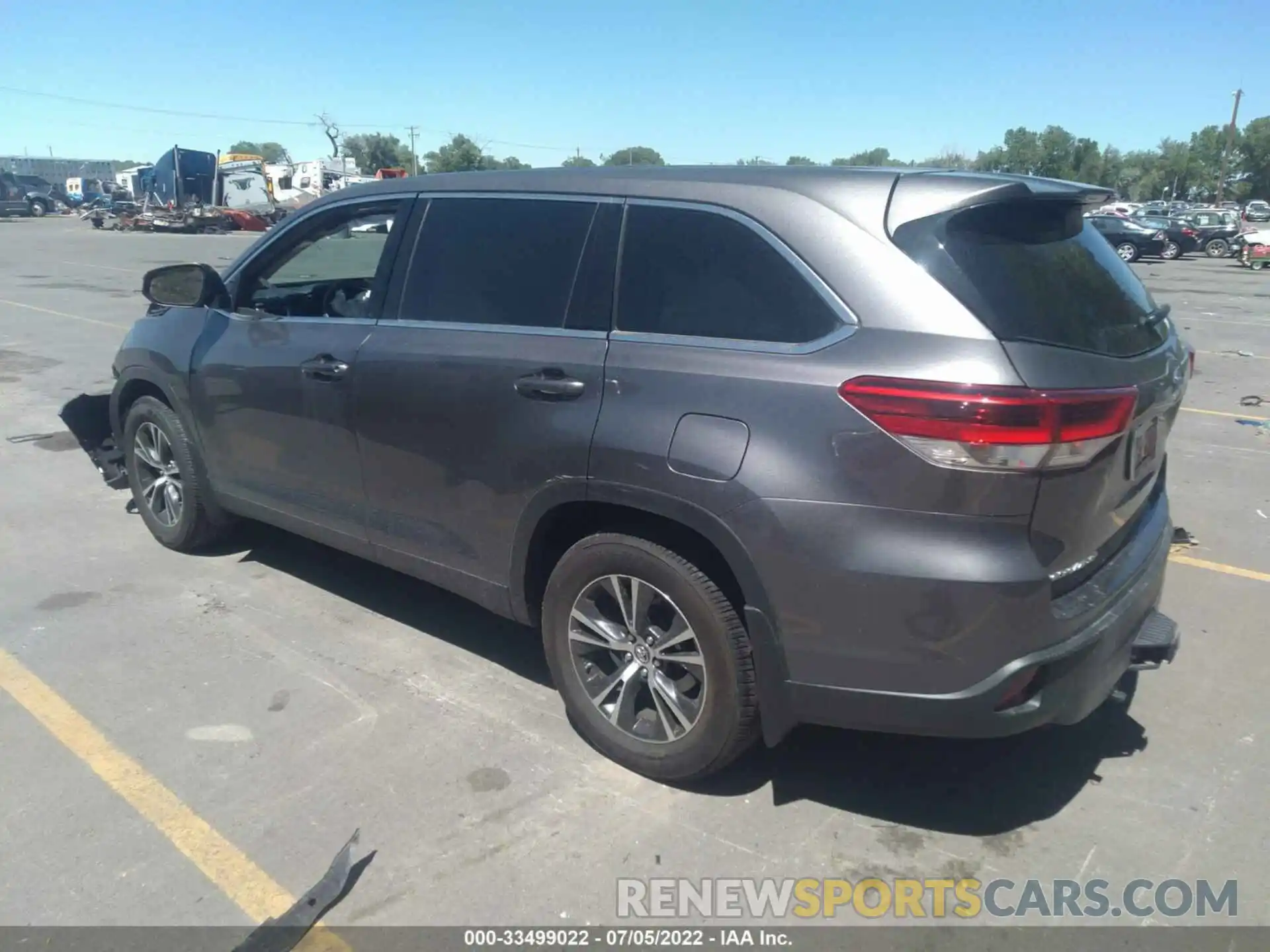 3 Photograph of a damaged car 5TDBZRFH9KS731025 TOYOTA HIGHLANDER 2019