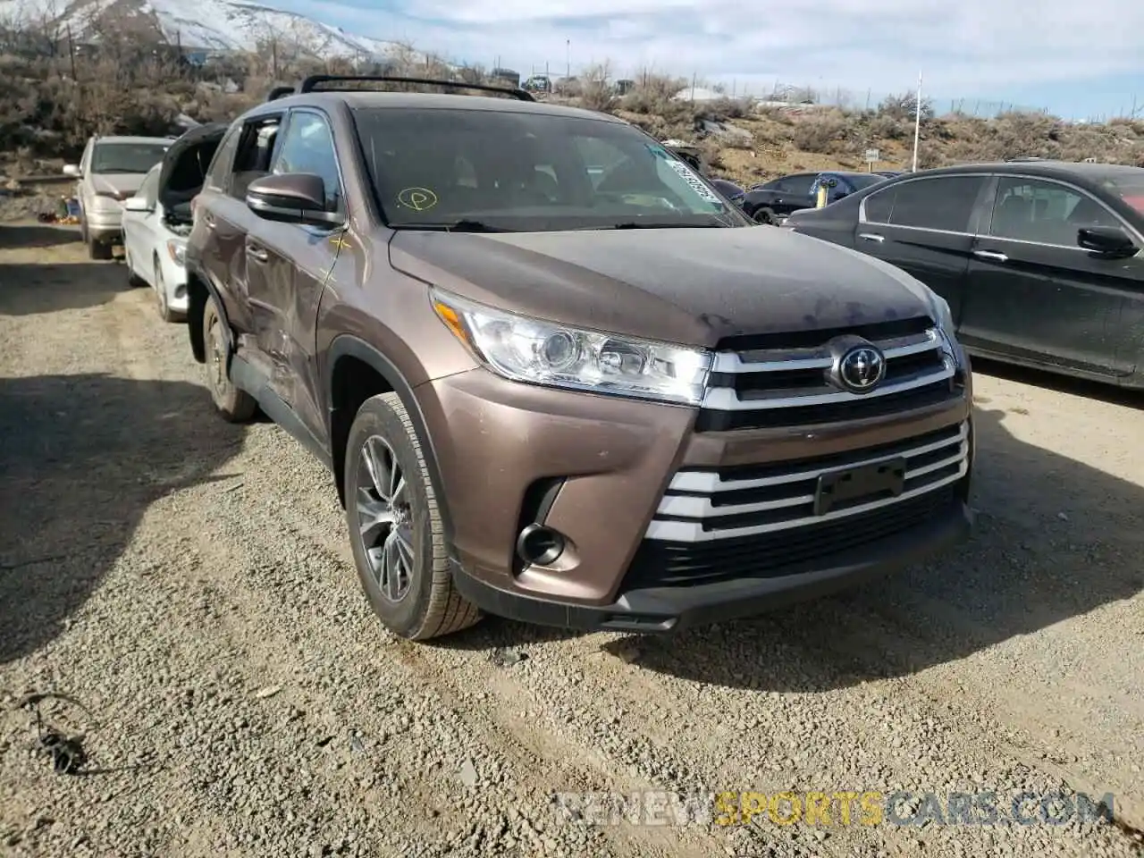 1 Photograph of a damaged car 5TDBZRFH9KS734121 TOYOTA HIGHLANDER 2019