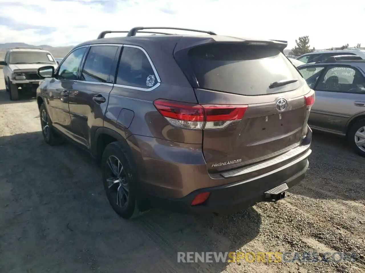 3 Photograph of a damaged car 5TDBZRFH9KS734121 TOYOTA HIGHLANDER 2019