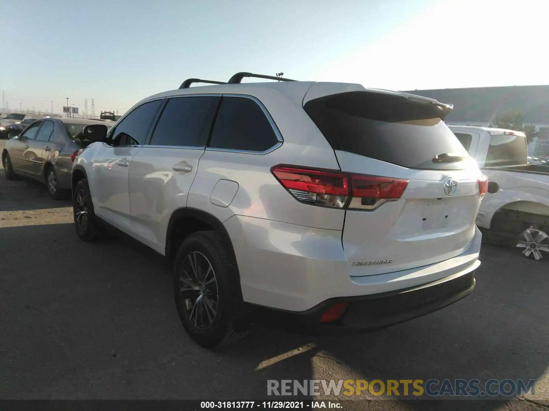 3 Фотография поврежденного автомобиля 5TDBZRFH9KS734541 TOYOTA HIGHLANDER 2019