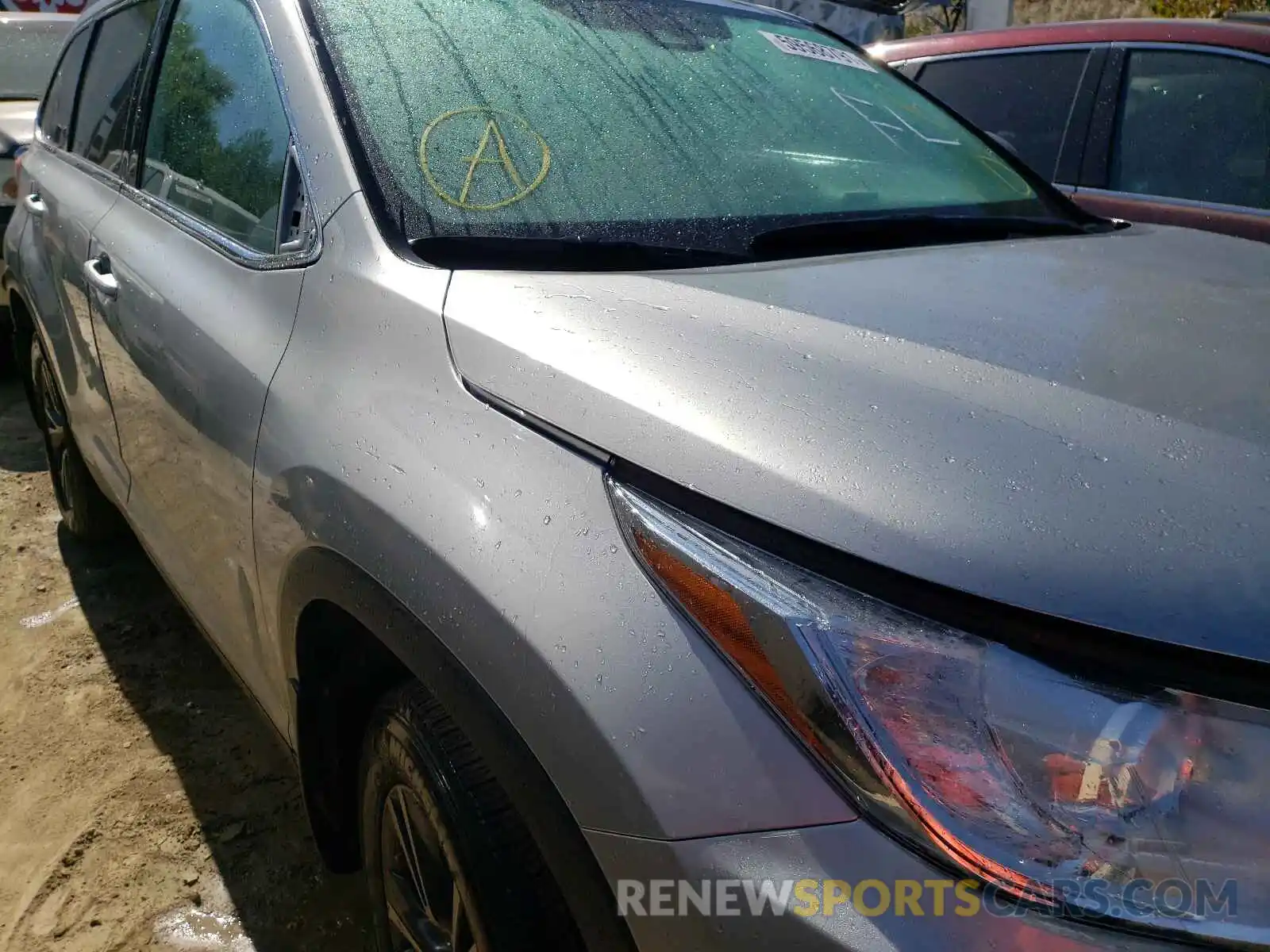 1 Photograph of a damaged car 5TDBZRFH9KS744986 TOYOTA HIGHLANDER 2019