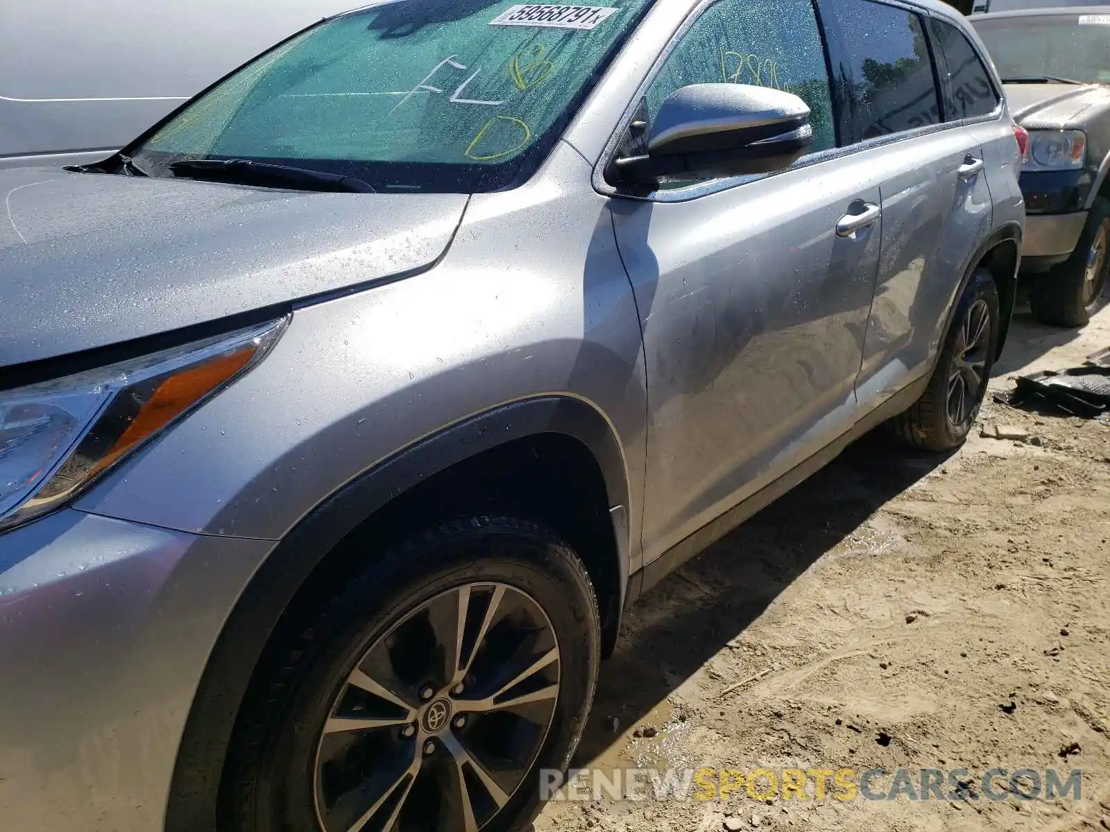 2 Photograph of a damaged car 5TDBZRFH9KS744986 TOYOTA HIGHLANDER 2019