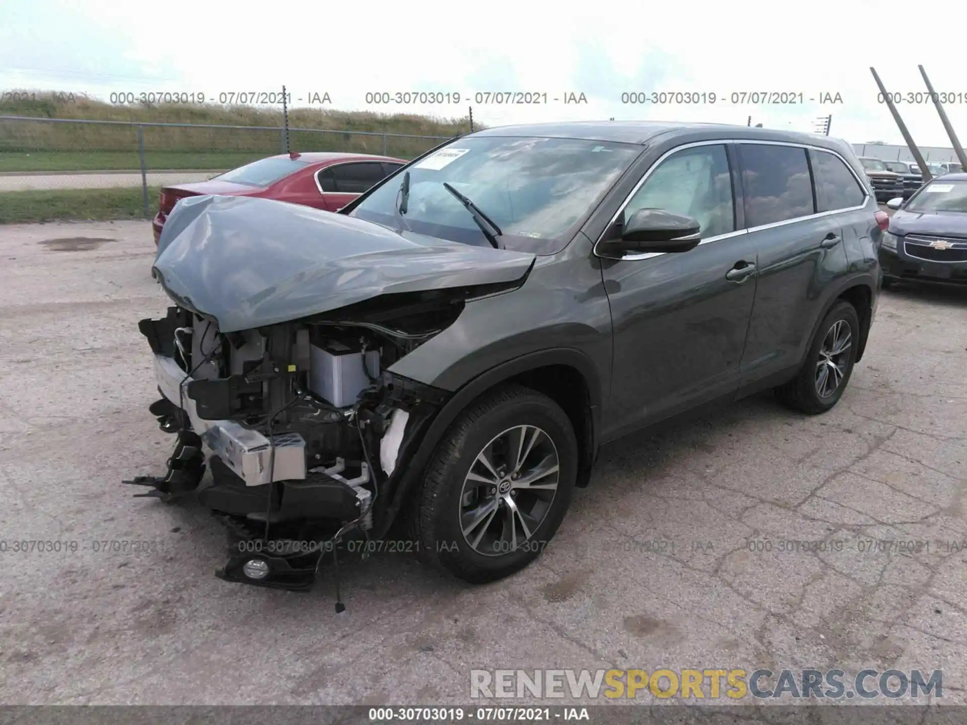 2 Photograph of a damaged car 5TDBZRFH9KS917681 TOYOTA HIGHLANDER 2019