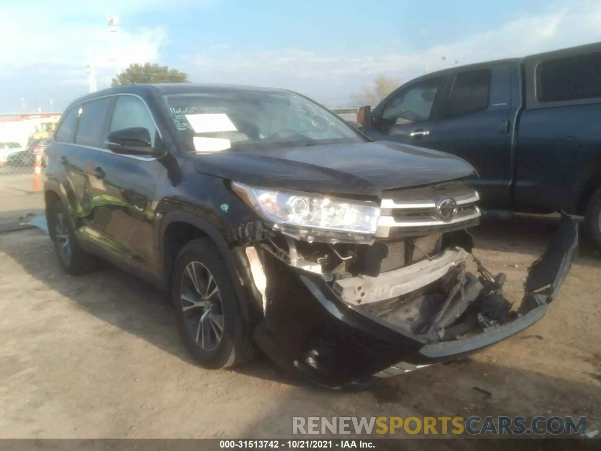 1 Photograph of a damaged car 5TDBZRFH9KS925621 TOYOTA HIGHLANDER 2019