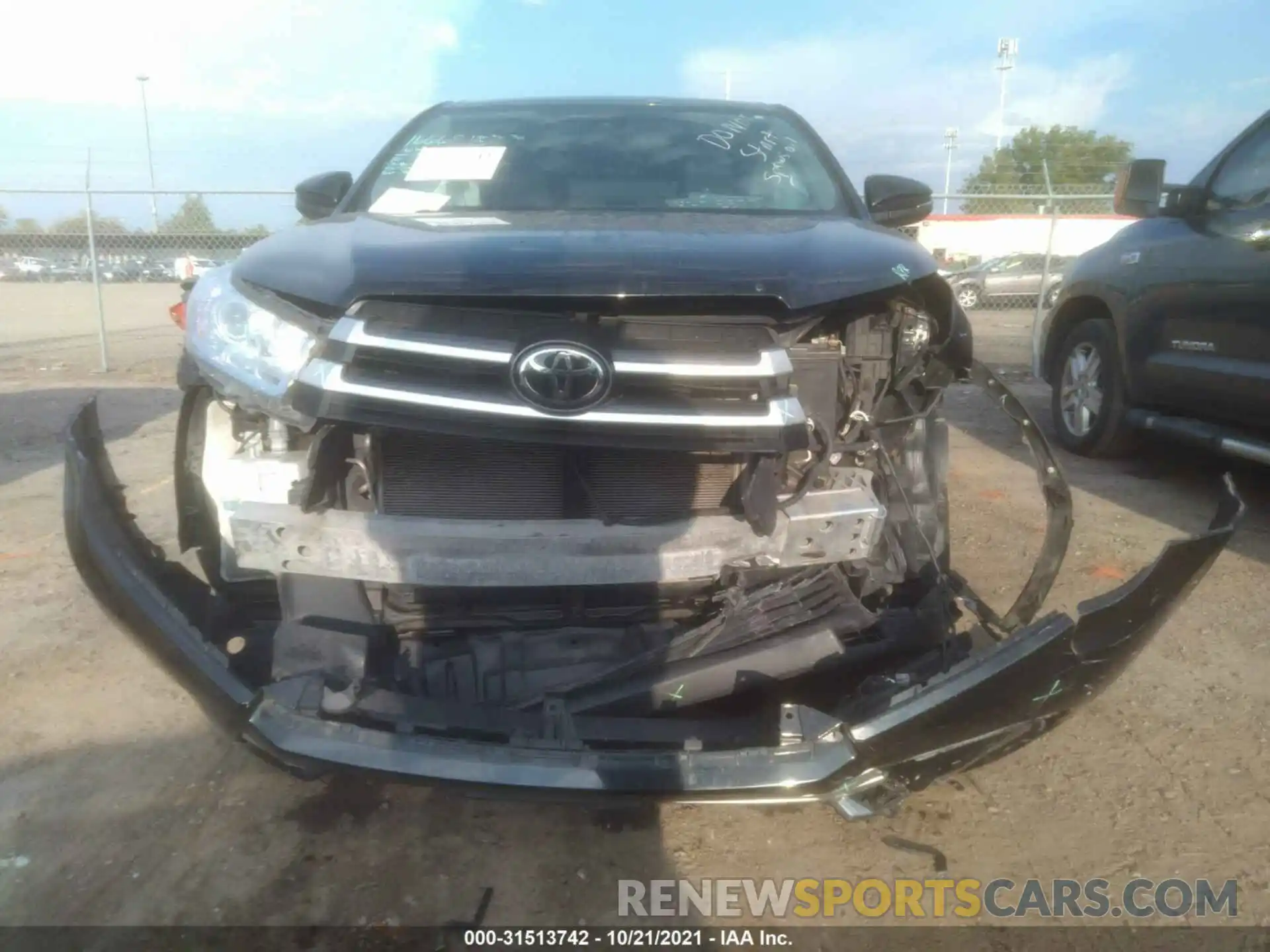 6 Photograph of a damaged car 5TDBZRFH9KS925621 TOYOTA HIGHLANDER 2019