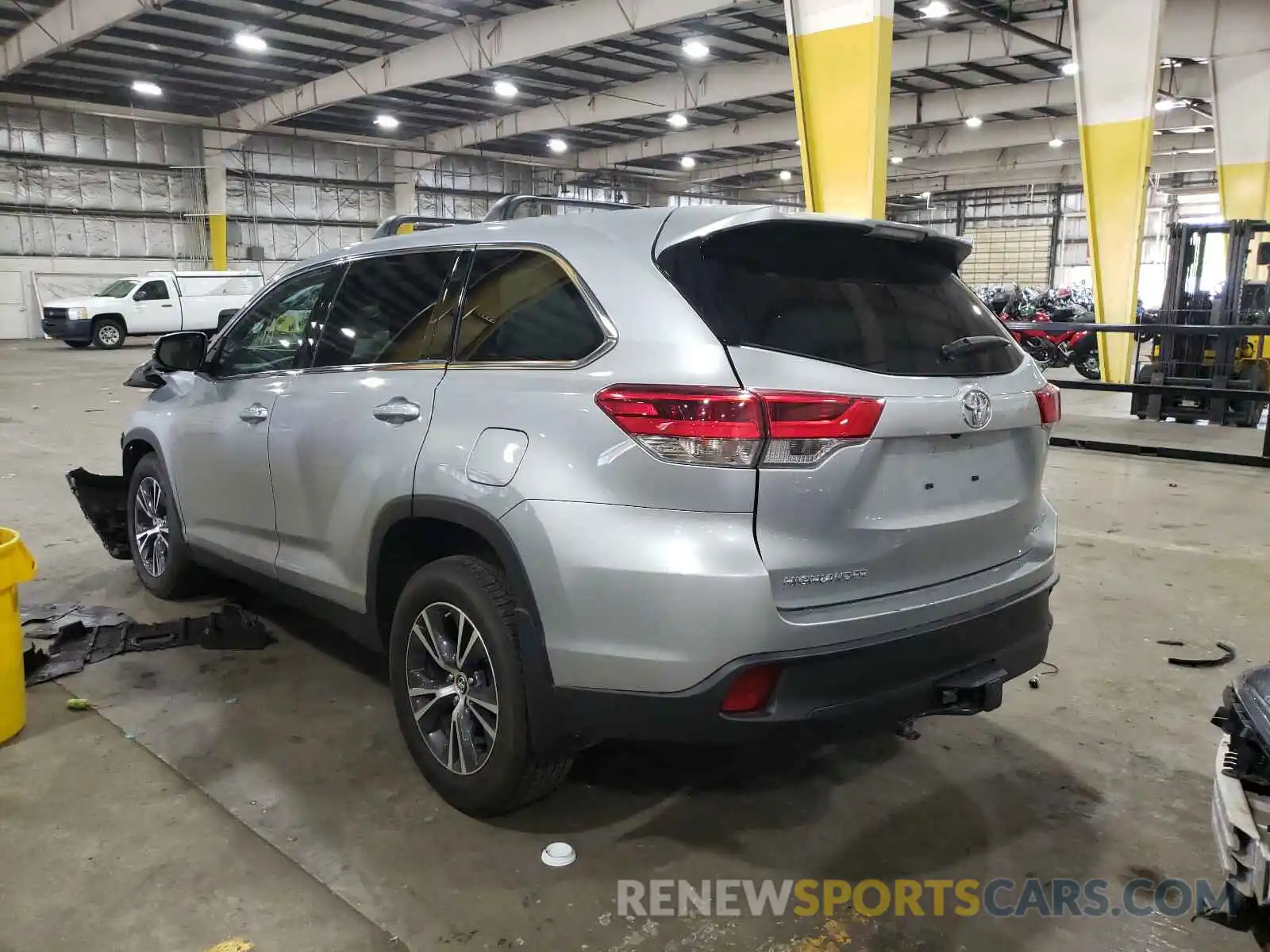 3 Photograph of a damaged car 5TDBZRFH9KS926929 TOYOTA HIGHLANDER 2019