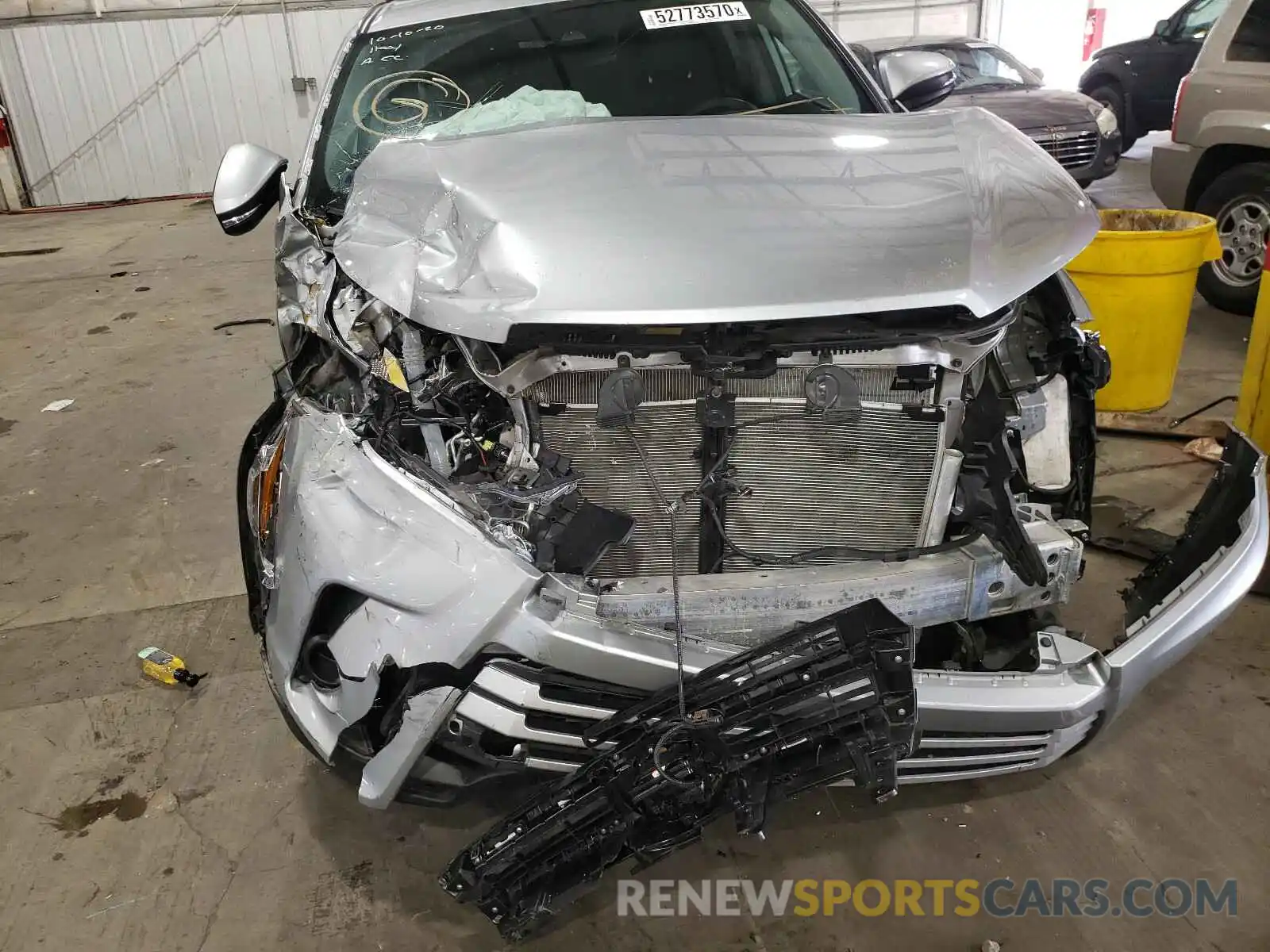 9 Photograph of a damaged car 5TDBZRFH9KS926929 TOYOTA HIGHLANDER 2019