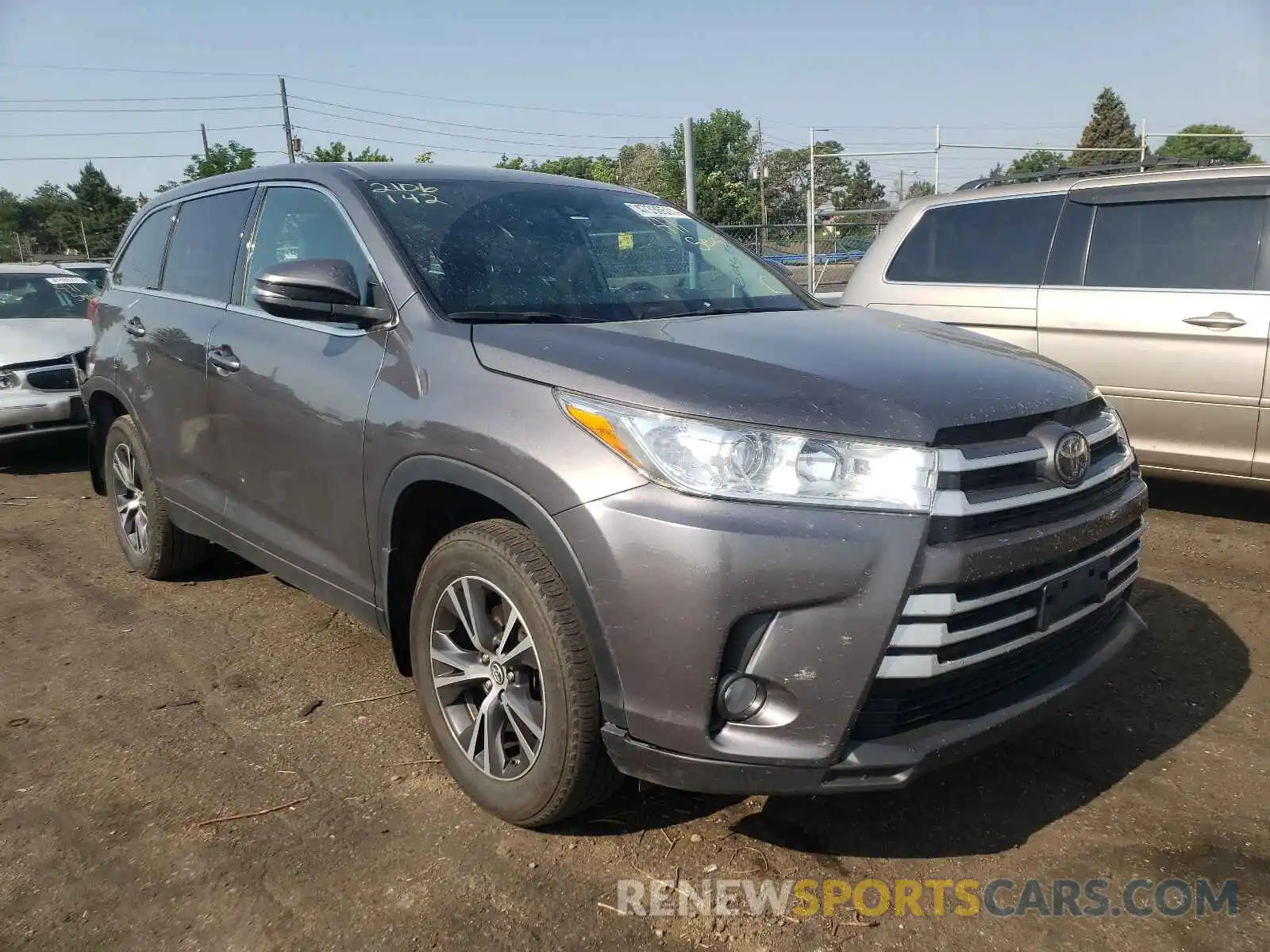 1 Photograph of a damaged car 5TDBZRFH9KS930396 TOYOTA HIGHLANDER 2019