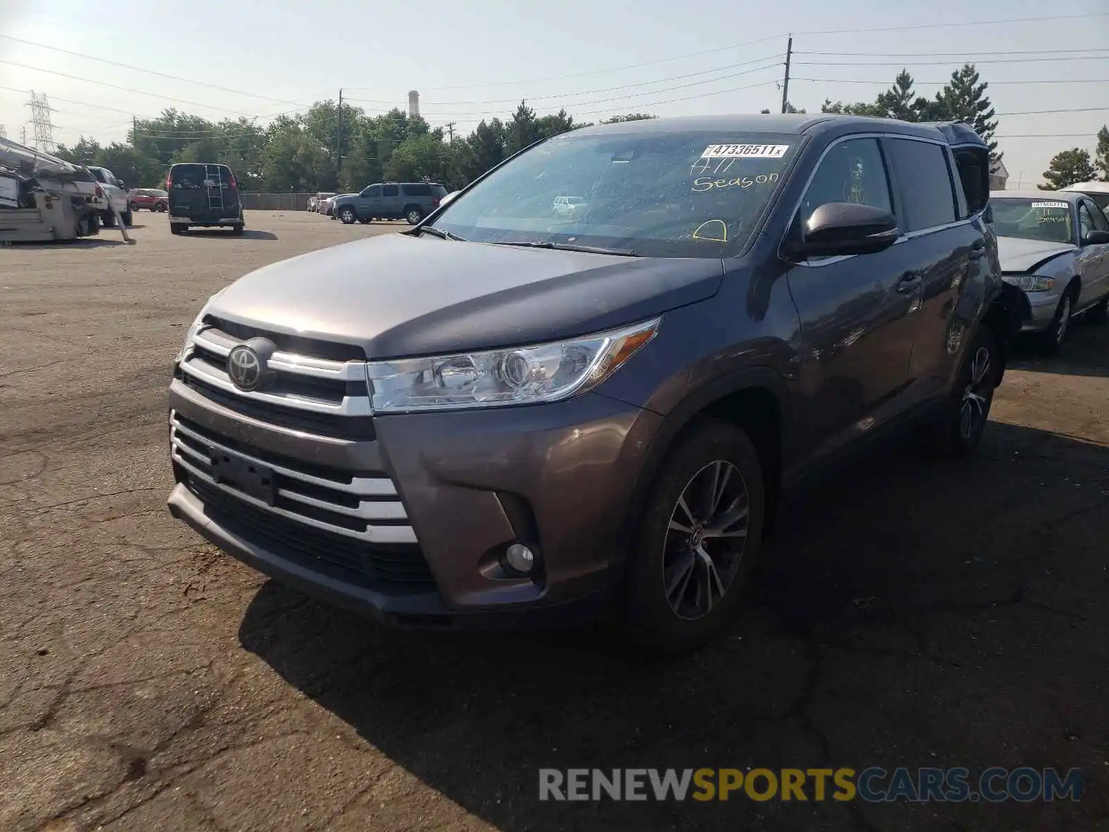 2 Photograph of a damaged car 5TDBZRFH9KS930396 TOYOTA HIGHLANDER 2019