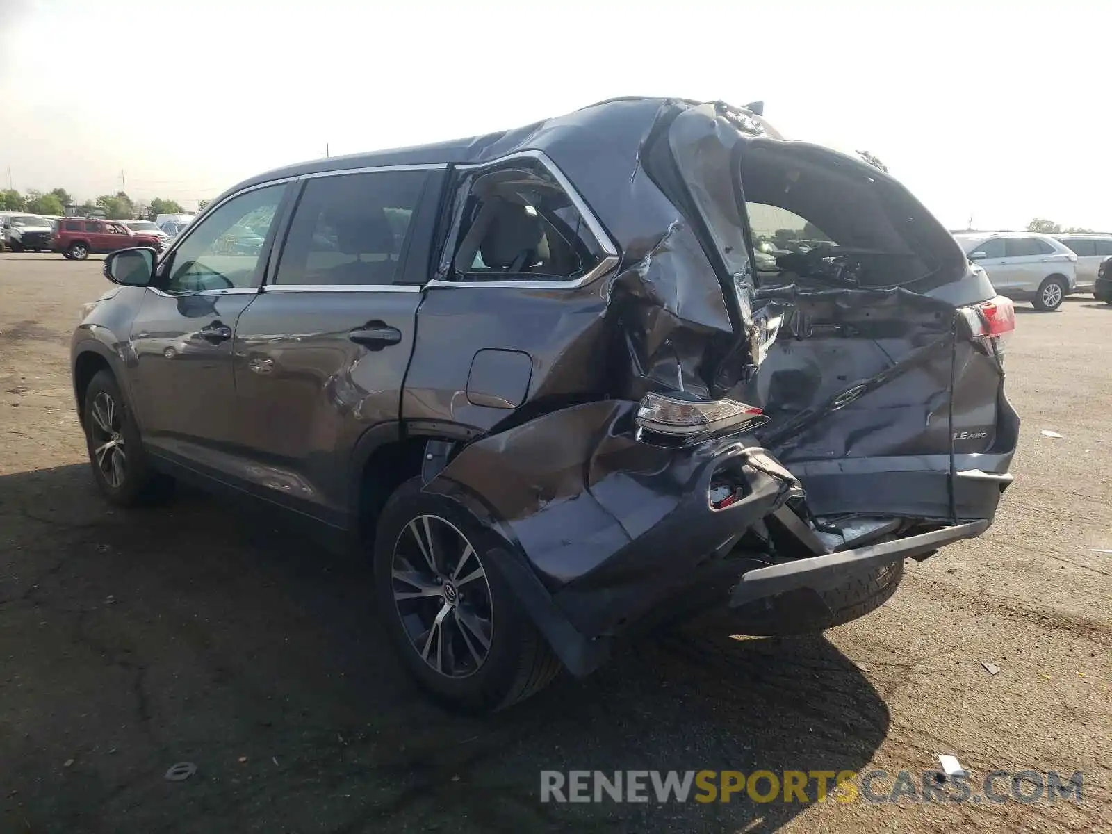 3 Photograph of a damaged car 5TDBZRFH9KS930396 TOYOTA HIGHLANDER 2019