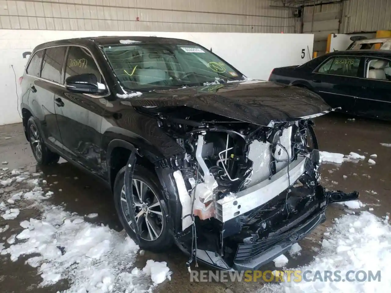 1 Photograph of a damaged car 5TDBZRFH9KS931628 TOYOTA HIGHLANDER 2019