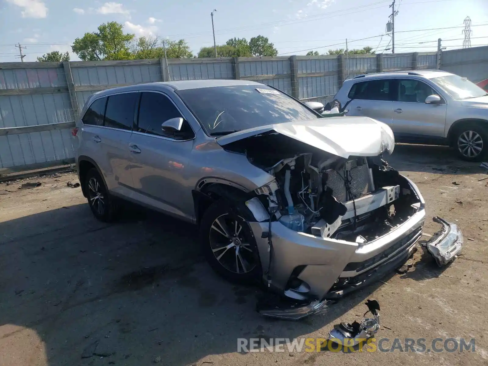 1 Photograph of a damaged car 5TDBZRFH9KS940782 TOYOTA HIGHLANDER 2019