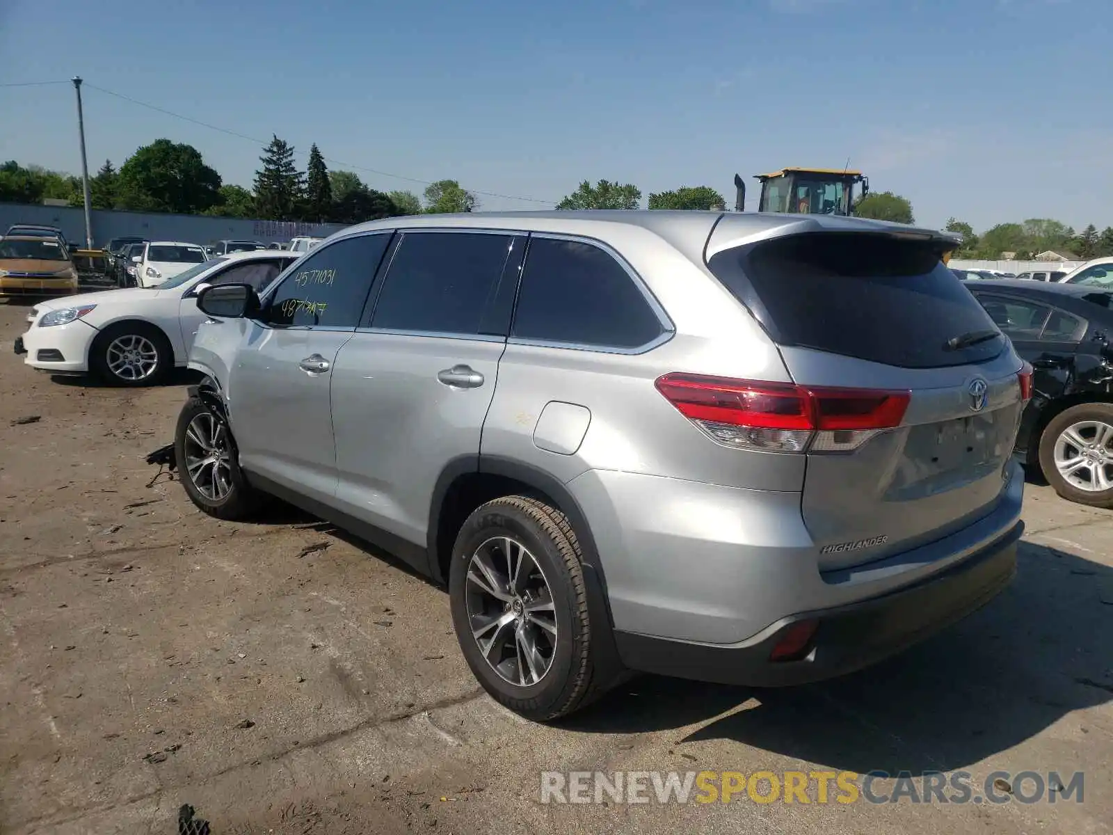 3 Photograph of a damaged car 5TDBZRFH9KS940782 TOYOTA HIGHLANDER 2019