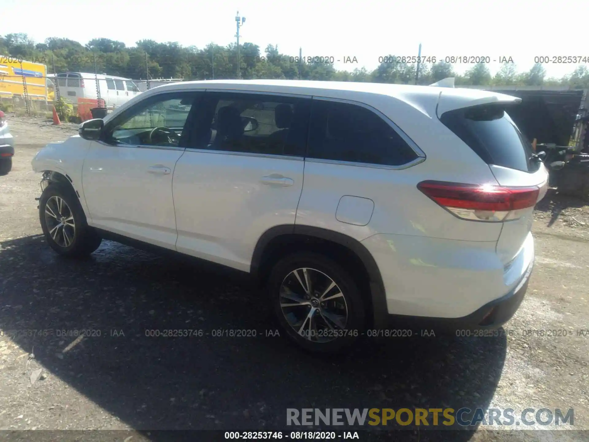 3 Photograph of a damaged car 5TDBZRFH9KS942886 TOYOTA HIGHLANDER 2019