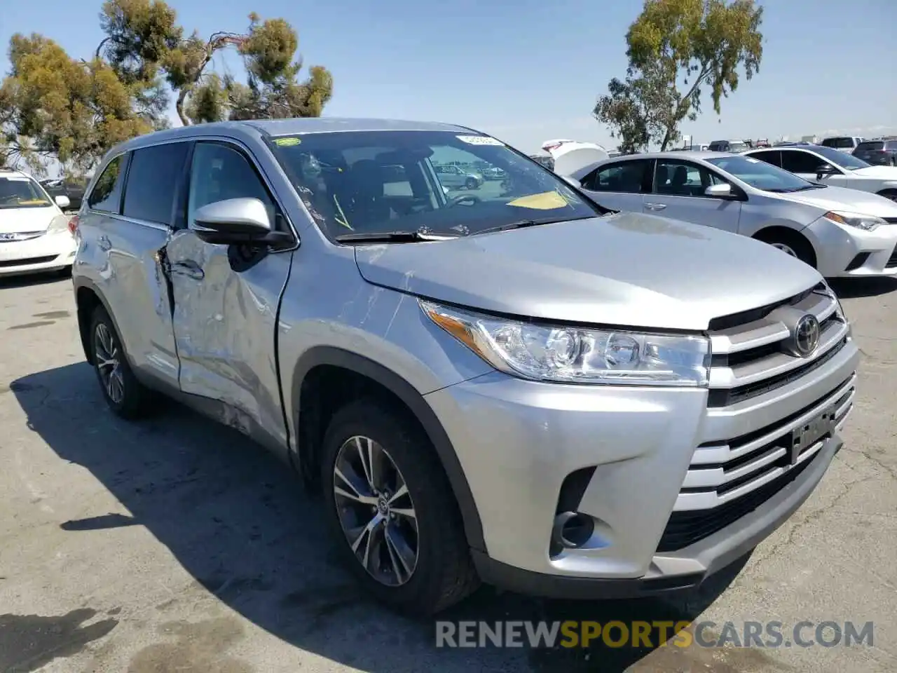 1 Photograph of a damaged car 5TDBZRFH9KS944962 TOYOTA HIGHLANDER 2019