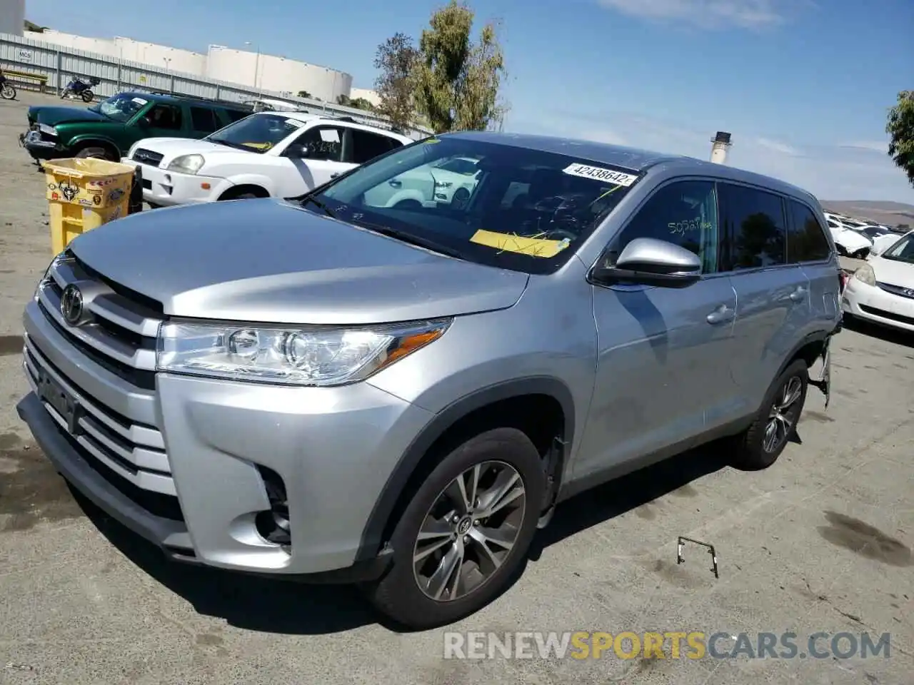 2 Photograph of a damaged car 5TDBZRFH9KS944962 TOYOTA HIGHLANDER 2019