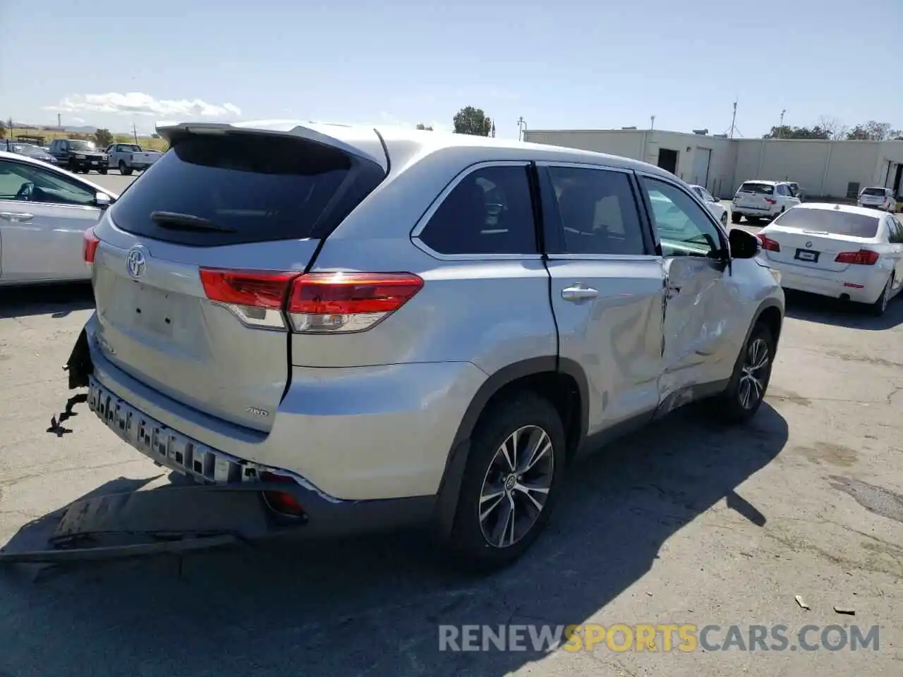 4 Photograph of a damaged car 5TDBZRFH9KS944962 TOYOTA HIGHLANDER 2019