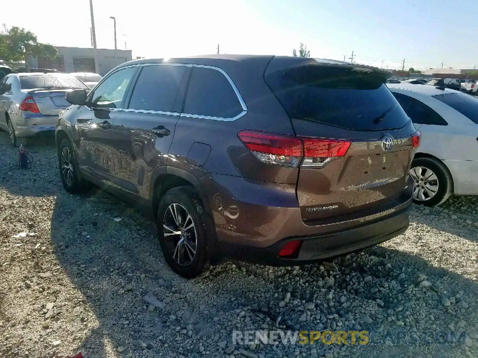 3 Photograph of a damaged car 5TDBZRFH9KS945643 TOYOTA HIGHLANDER 2019