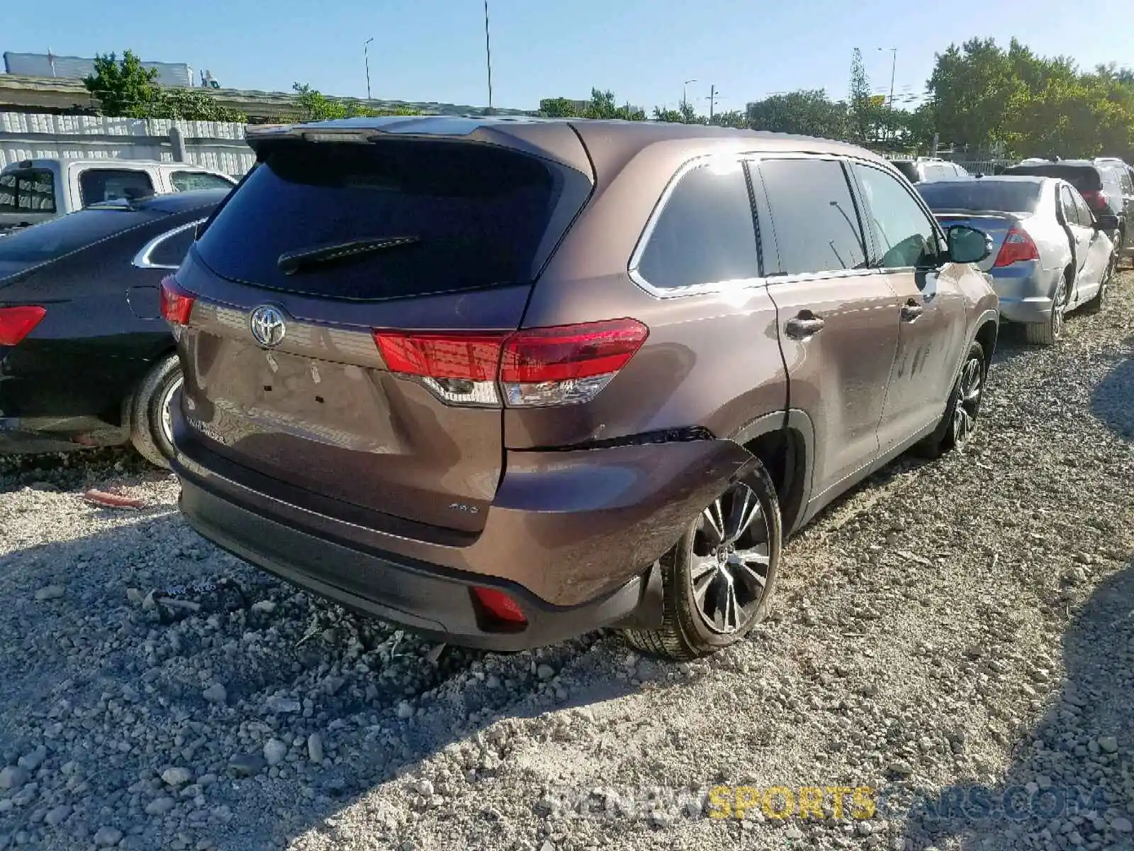 4 Фотография поврежденного автомобиля 5TDBZRFH9KS945643 TOYOTA HIGHLANDER 2019