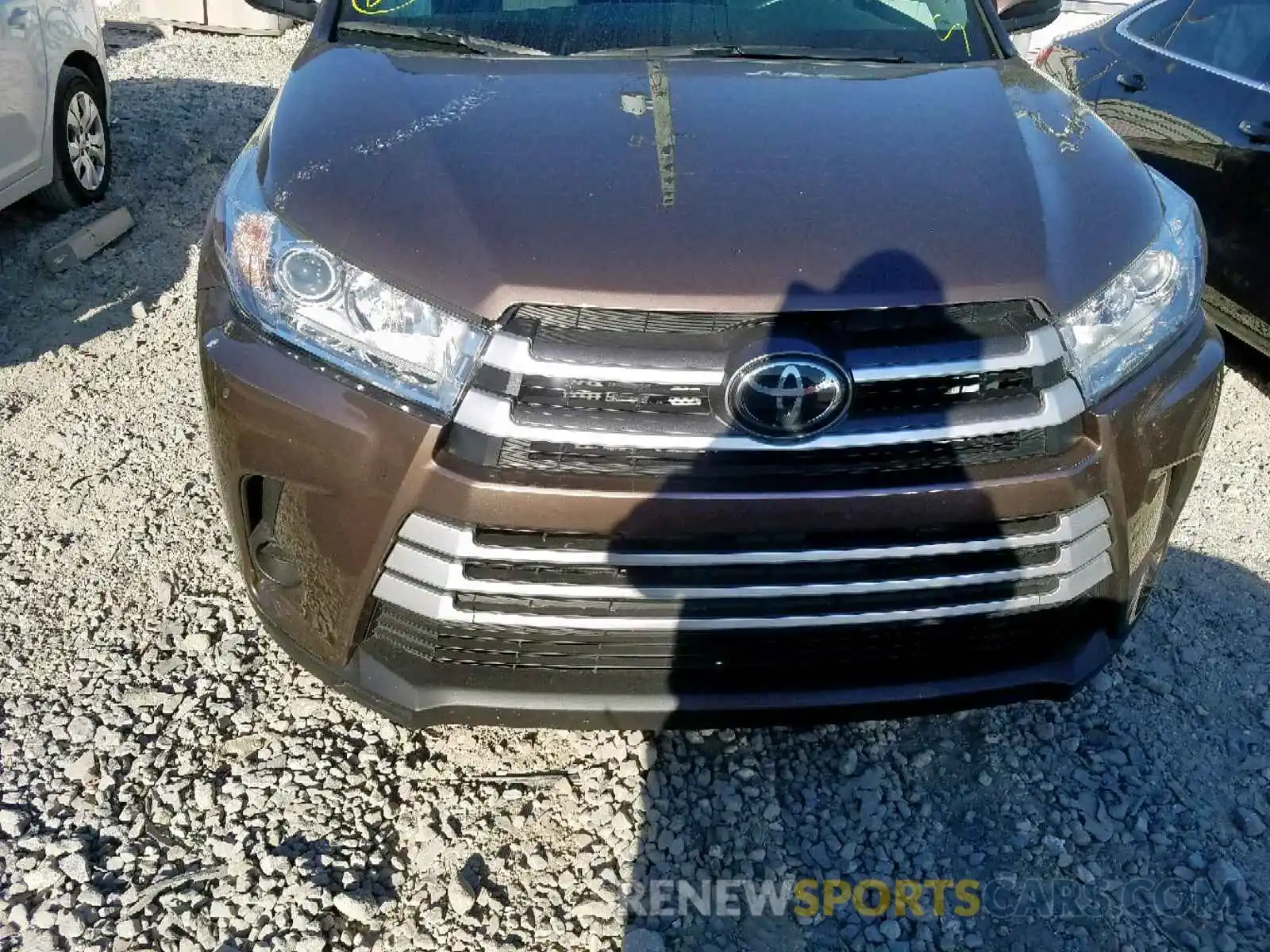 9 Photograph of a damaged car 5TDBZRFH9KS945643 TOYOTA HIGHLANDER 2019