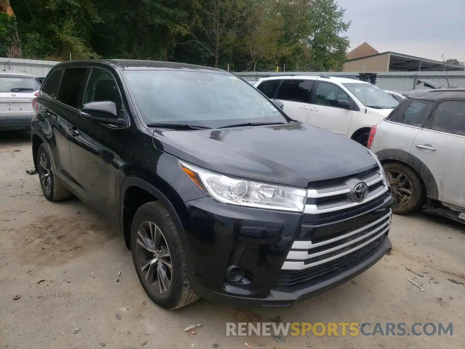 1 Photograph of a damaged car 5TDBZRFH9KS946159 TOYOTA HIGHLANDER 2019